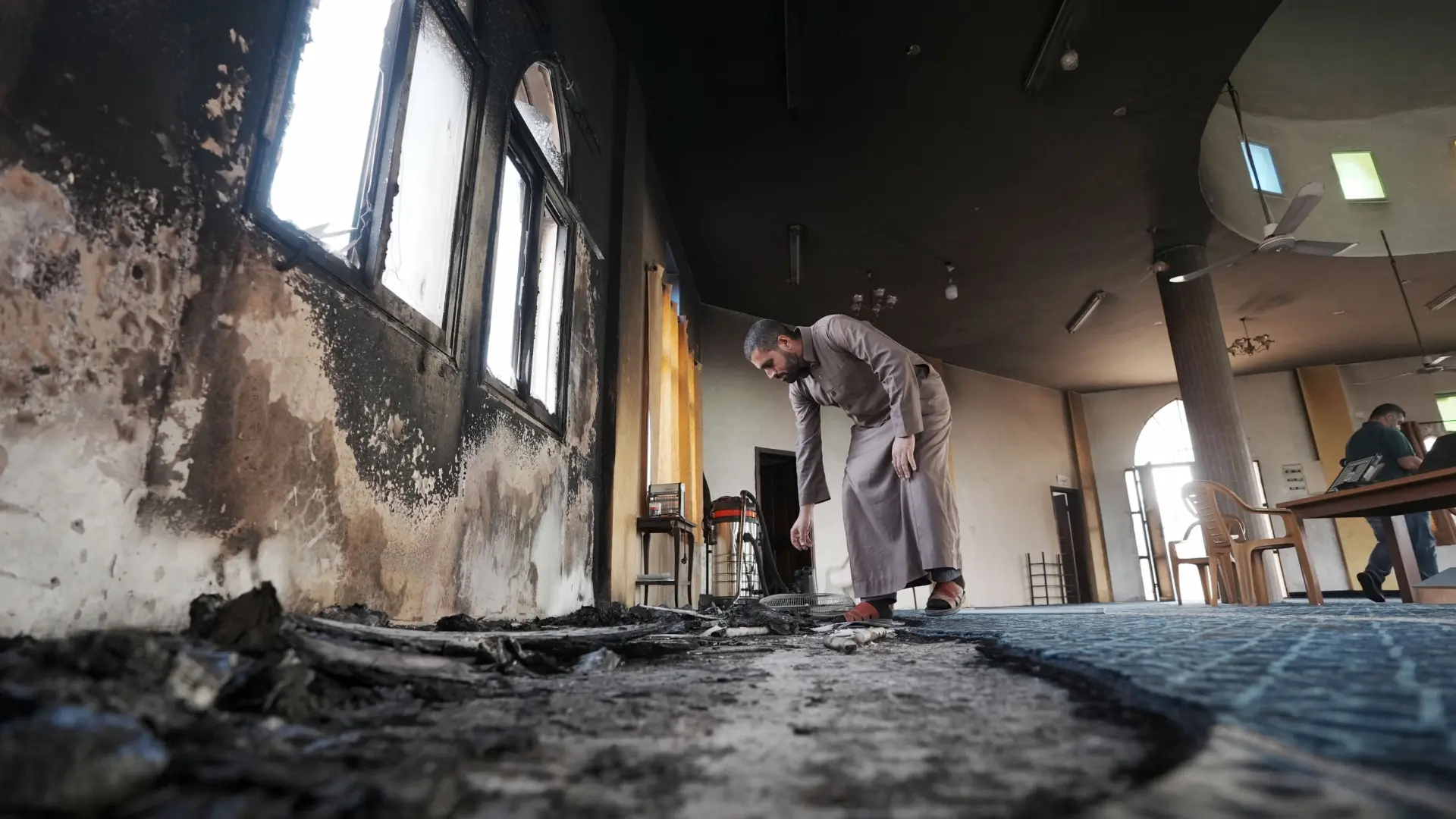 La escalada de violencia de colonos israelíes en Cisjordania contra los palestinos zozobra la segunda fase del plan de paz para Gaza