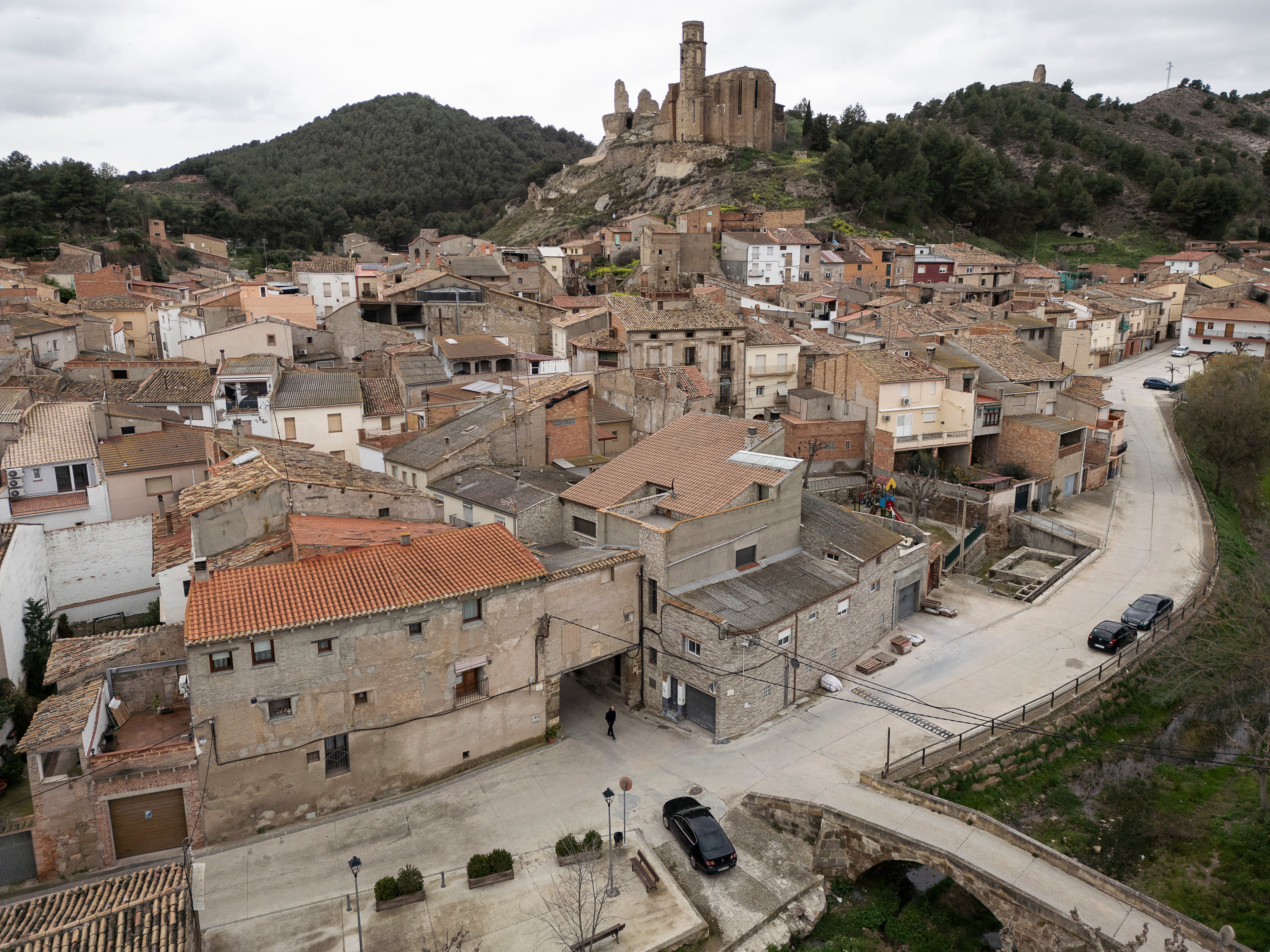 Casas vacías o el antiguo piso del maestro: el Govern impulsa la rehabilitación de viviendas en la Cataluña rural