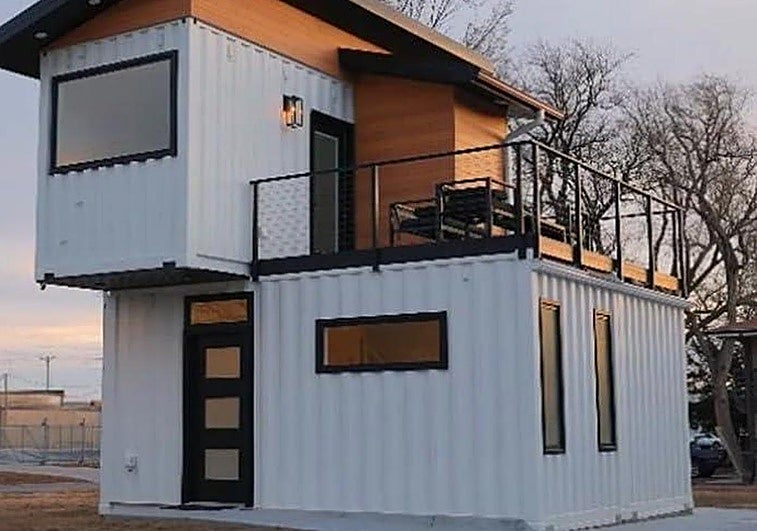 La casa prefabricada de Amazon personalizable, con dos plantas y amplia terraza por menos de 25.000 euros