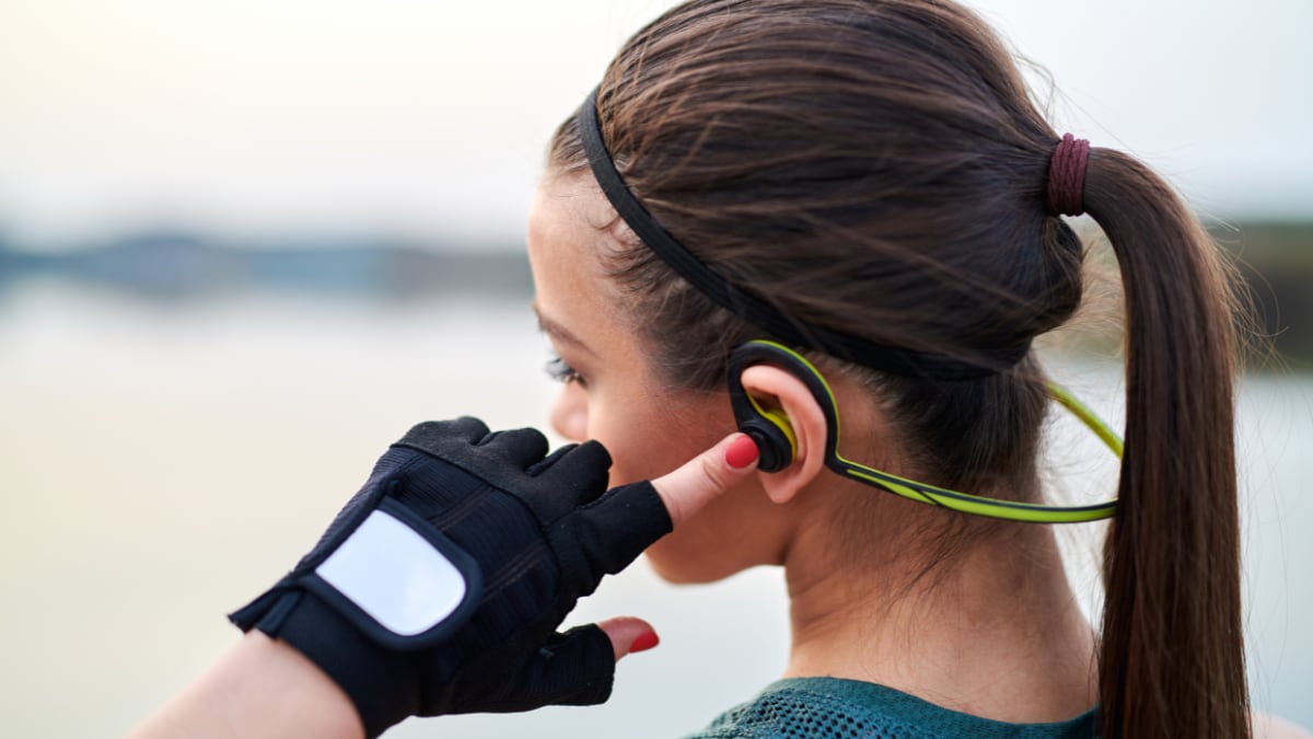 Los auriculares abiertos que no se mueven ni se caen hunden su precio: entrena escuchando tu música y el mundo a la vez