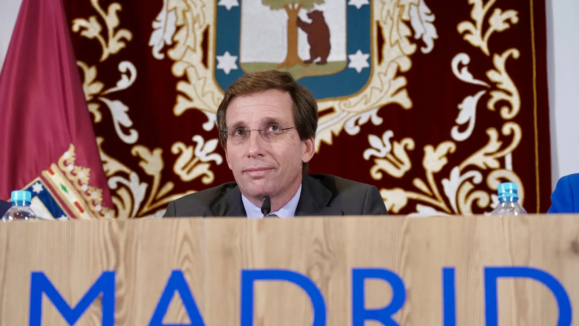 Almeida ironiza con la estación de AVE en Parla y la conexión con Madrid: "¿Cómo van a llegar, en Cercanías?"