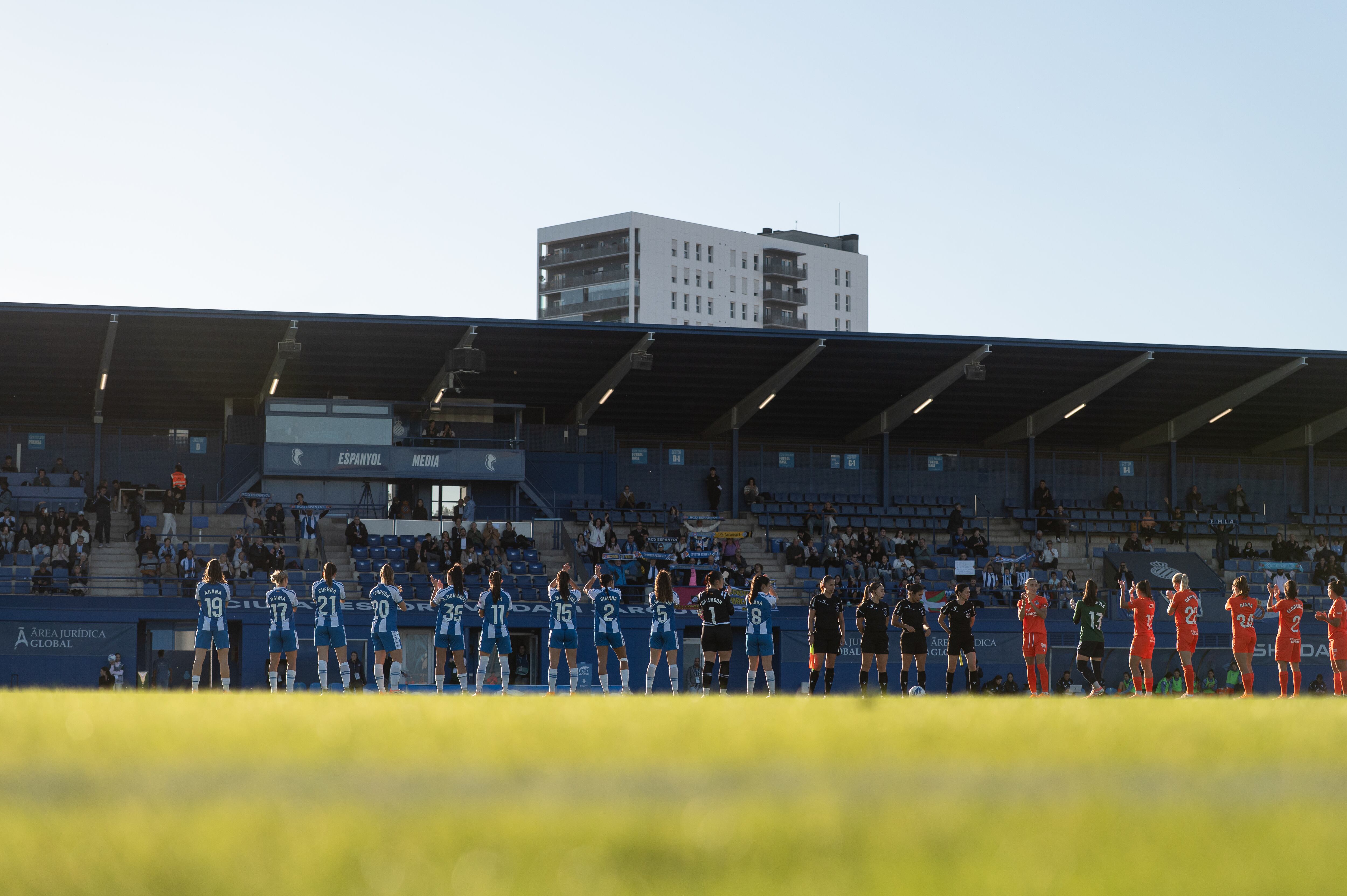 ¿Quién va a los estadios en la Liga F? Solo 1.200 personas de media por partido esta temporada