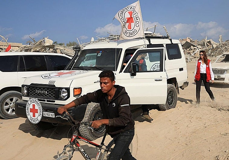 El Ejército israelí recibe el cuerpo de uno de los últimos cuatro rehenes de Gaza