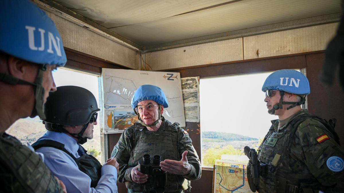 Robles denuncia disparos de un tanque israelí a cinco metros de soldados españoles en Líbano