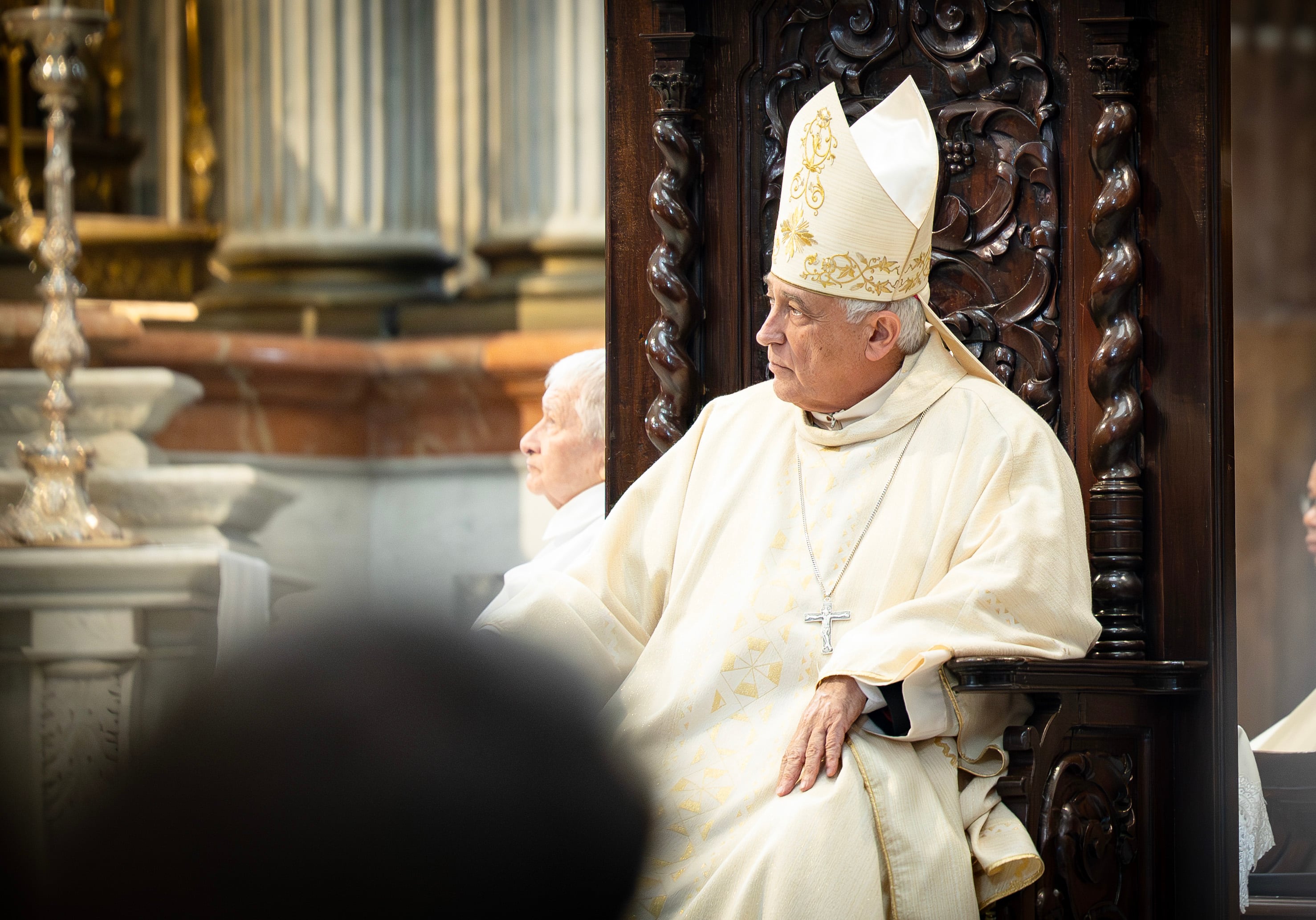 La sombra del obispo Zornoza: poder, abusos y un magnetismo desmedido