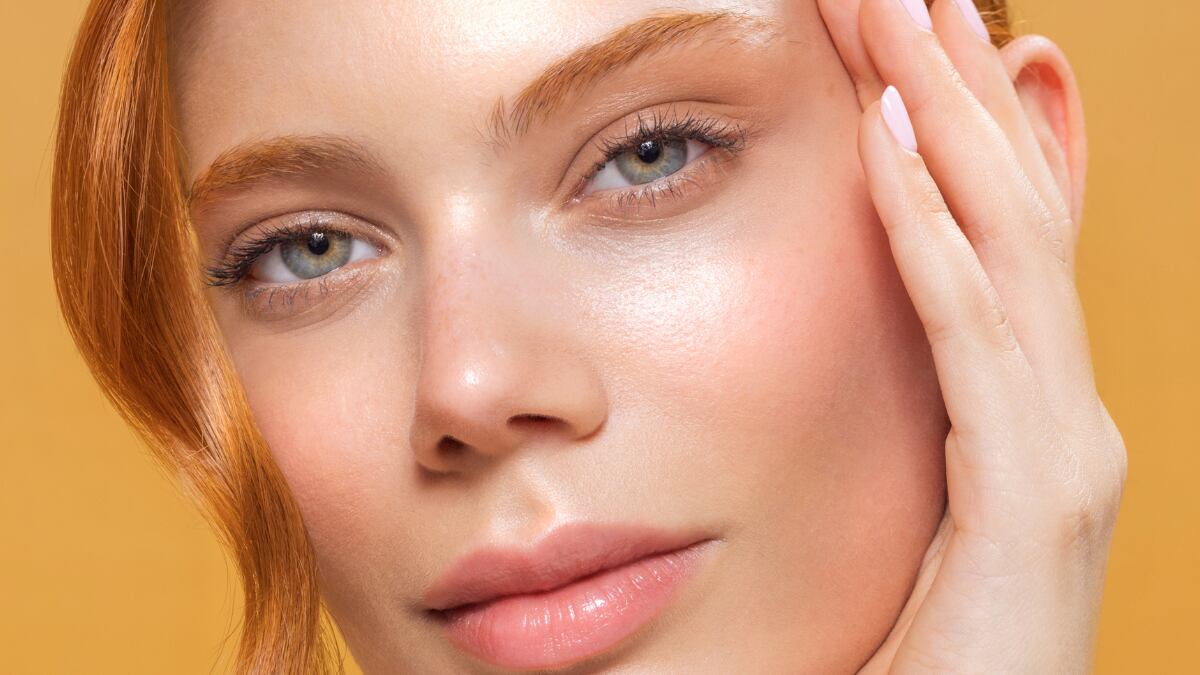 El mito ha caído, exfoliar no daña la piel, sino que la renueva