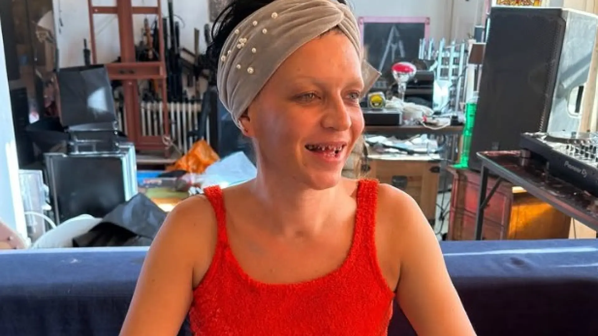 El terrible estado de la casa que Sheila Devil heredó de Camilo Sesto y su deterioro físico