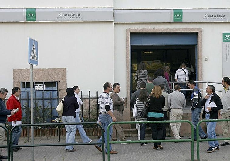 La Junta despide a dos empleadas tras hacerlas fijas por presentarse a la vez a dos concursos para interinos