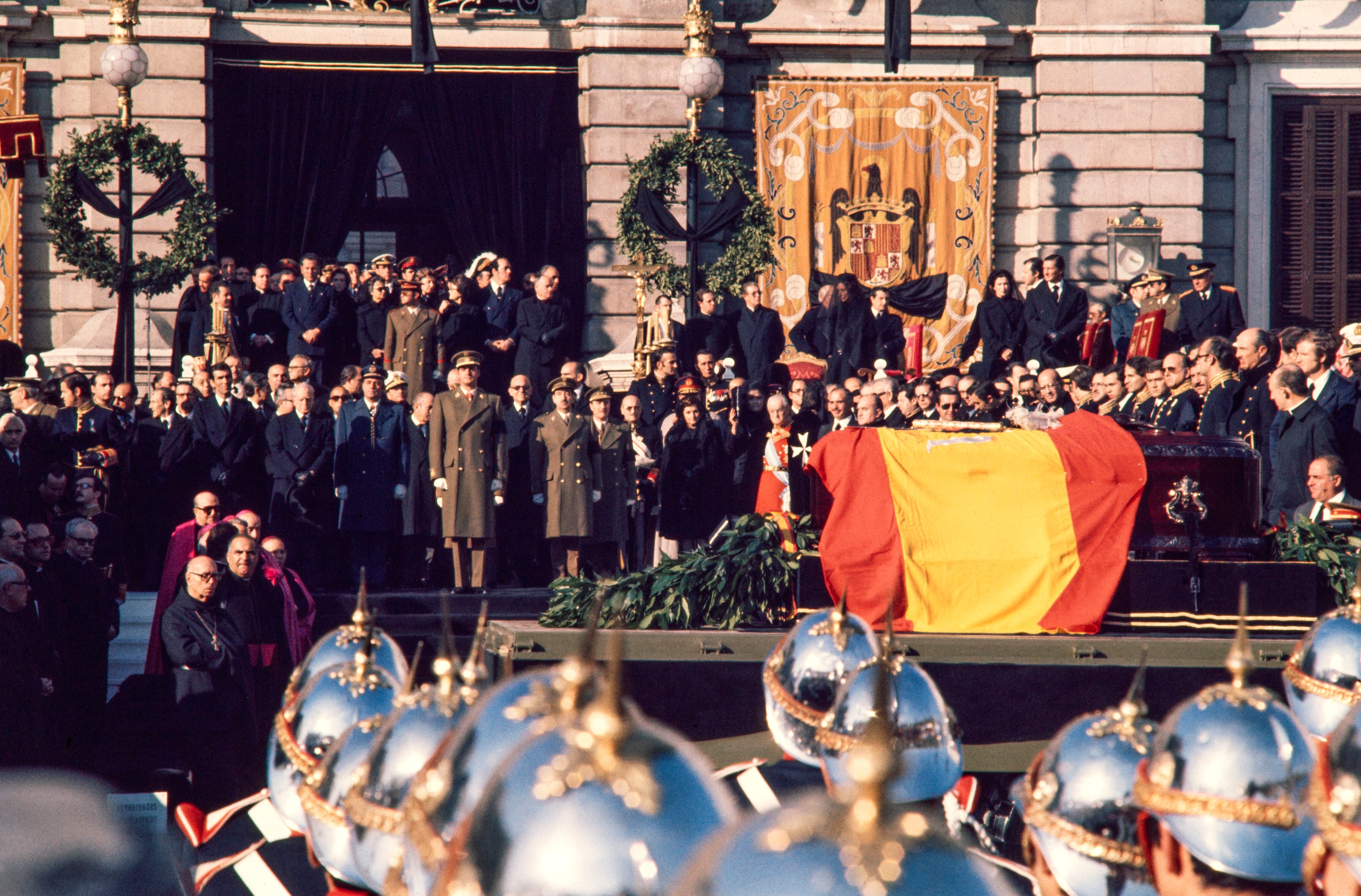 12 horas trepidantes: el principio del fin del franquismo