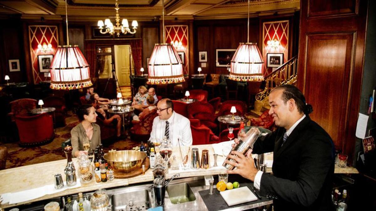 Más fuego cruzado en el hotel El Palace