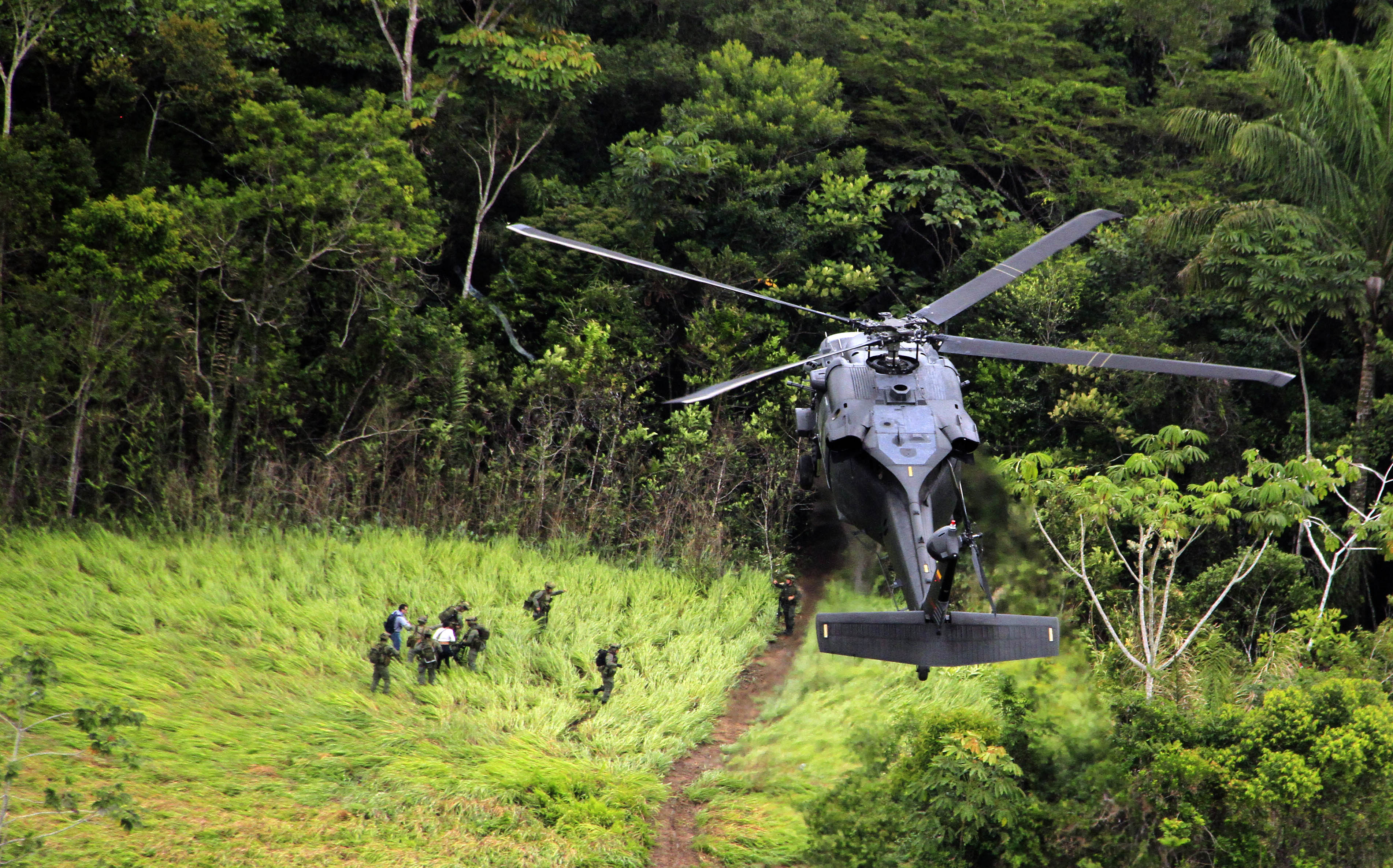 Imagen 1 de Los bombardeos en los que murieron niños exponen las contradicciones de la izquierda y la derecha colombianas