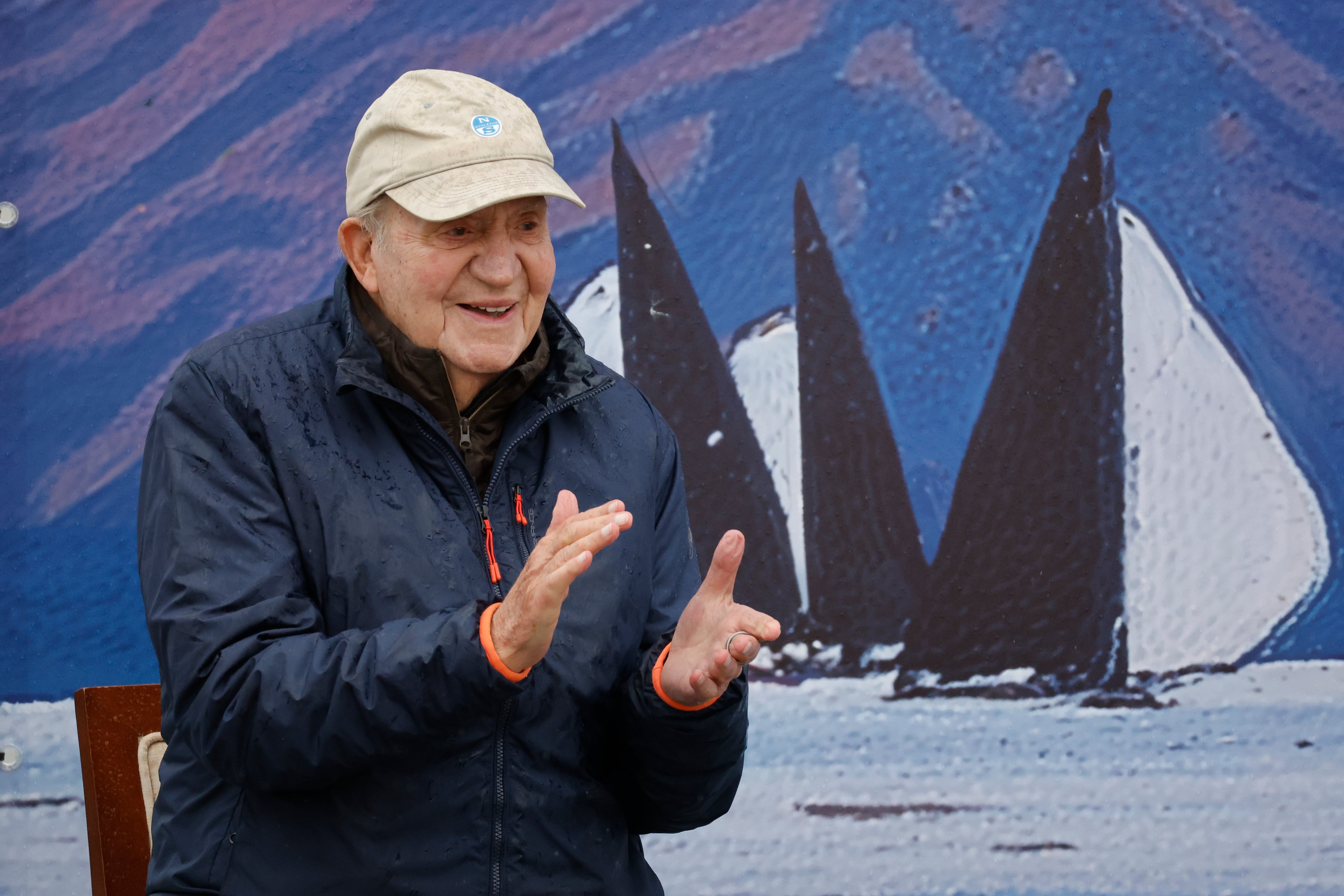 El Rey asume la tarea de alejar a su padre de la institución