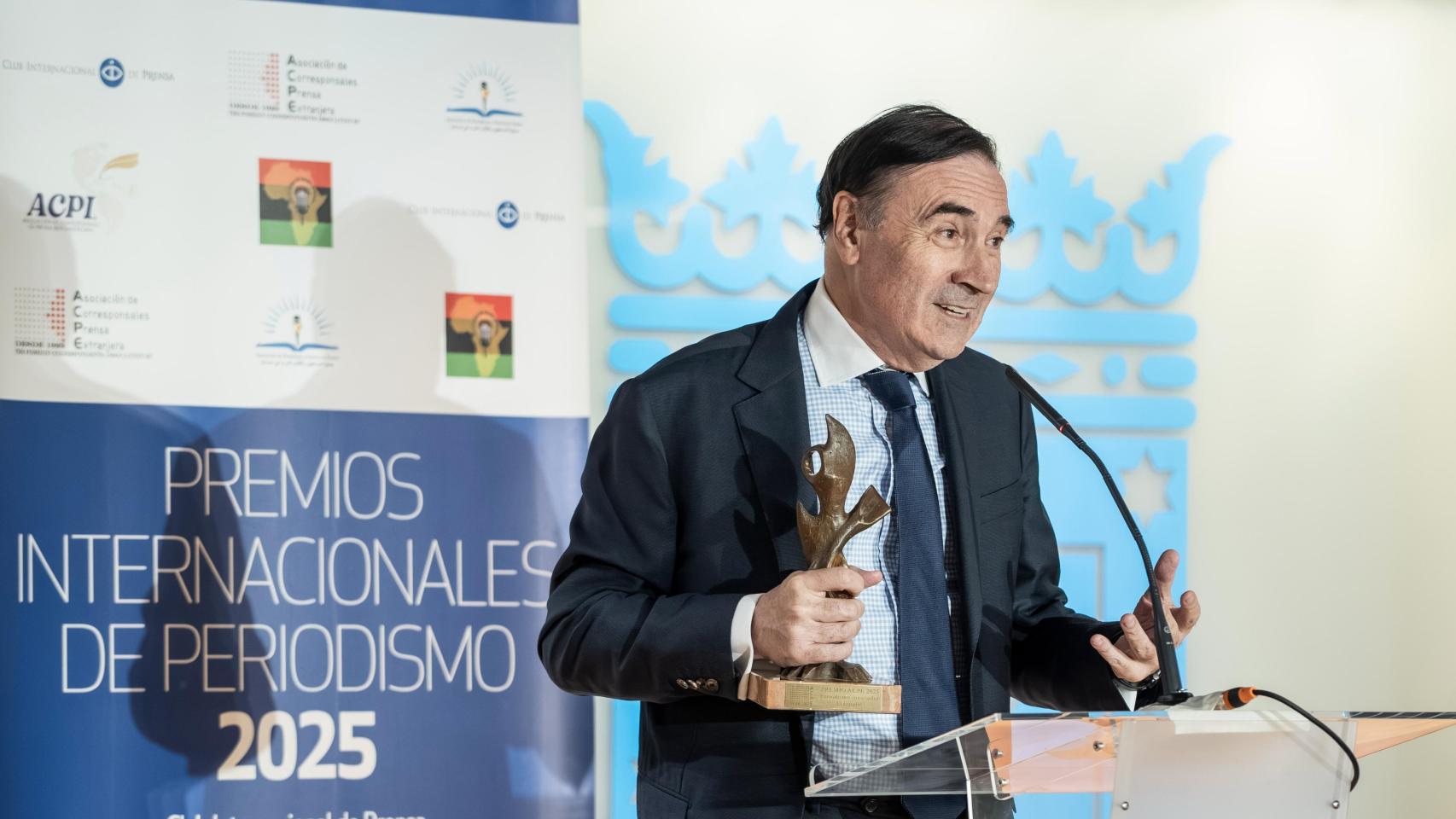 Pedro J. dedica el premio de los corresponsales extranjeros a José Ismael Martínez, reportero agredido en Pamplona