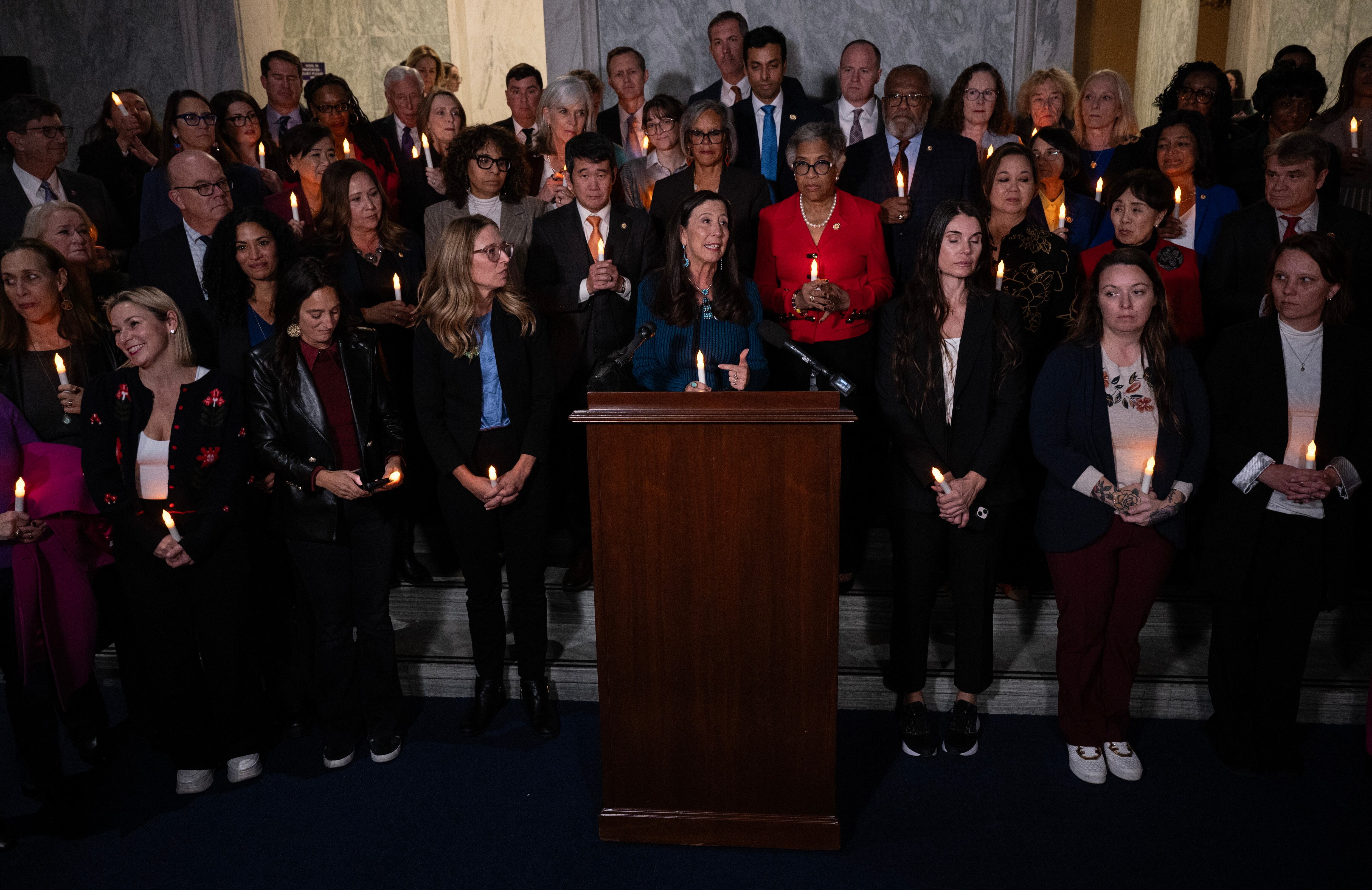 Imagen 1 de La ley que libera los papeles de Epstein contiene excepciones que preocupan a las víctimas