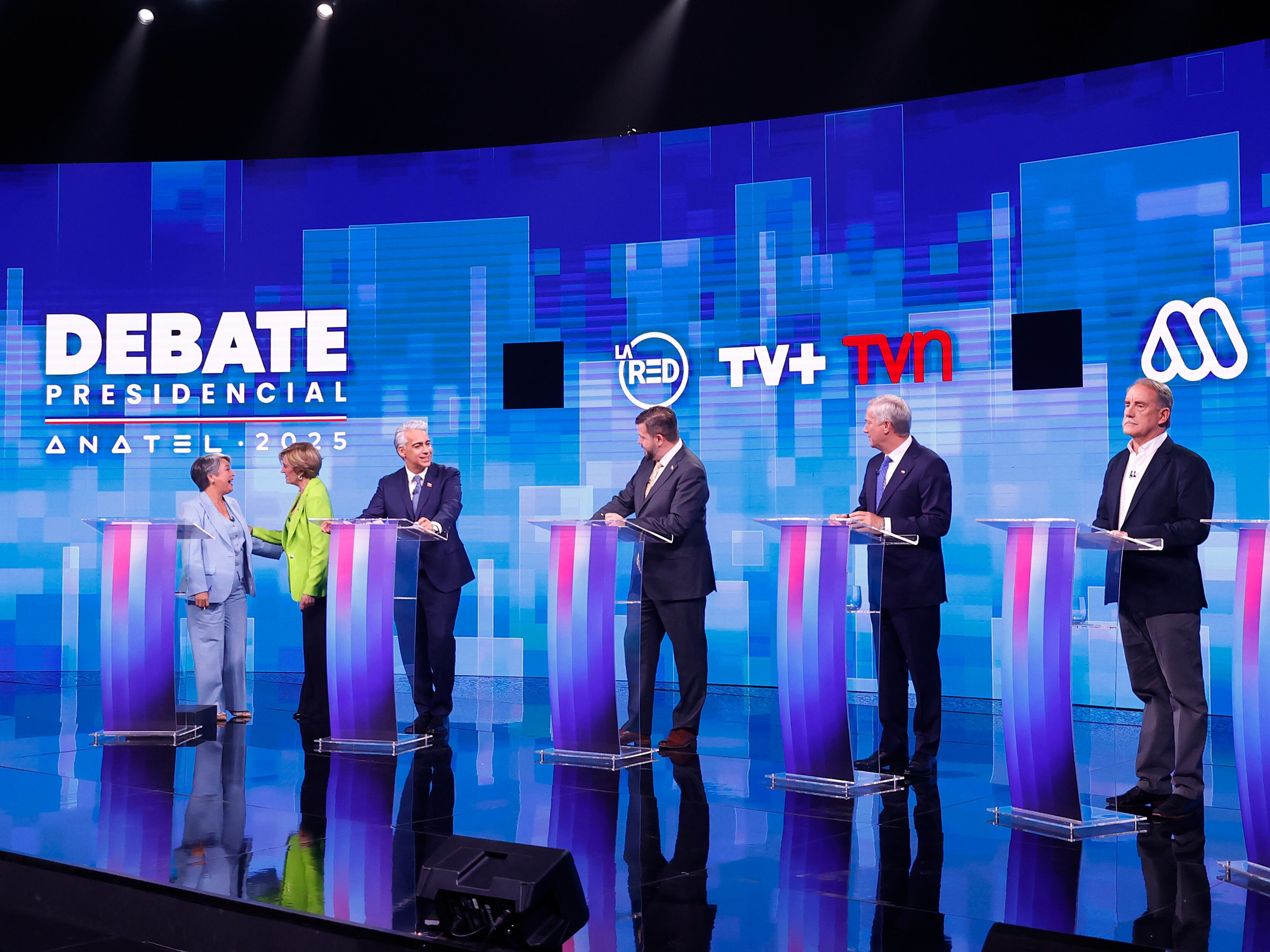 ¿Quién ganará las elecciones en Chile? Qué dicen predicciones y encuestas