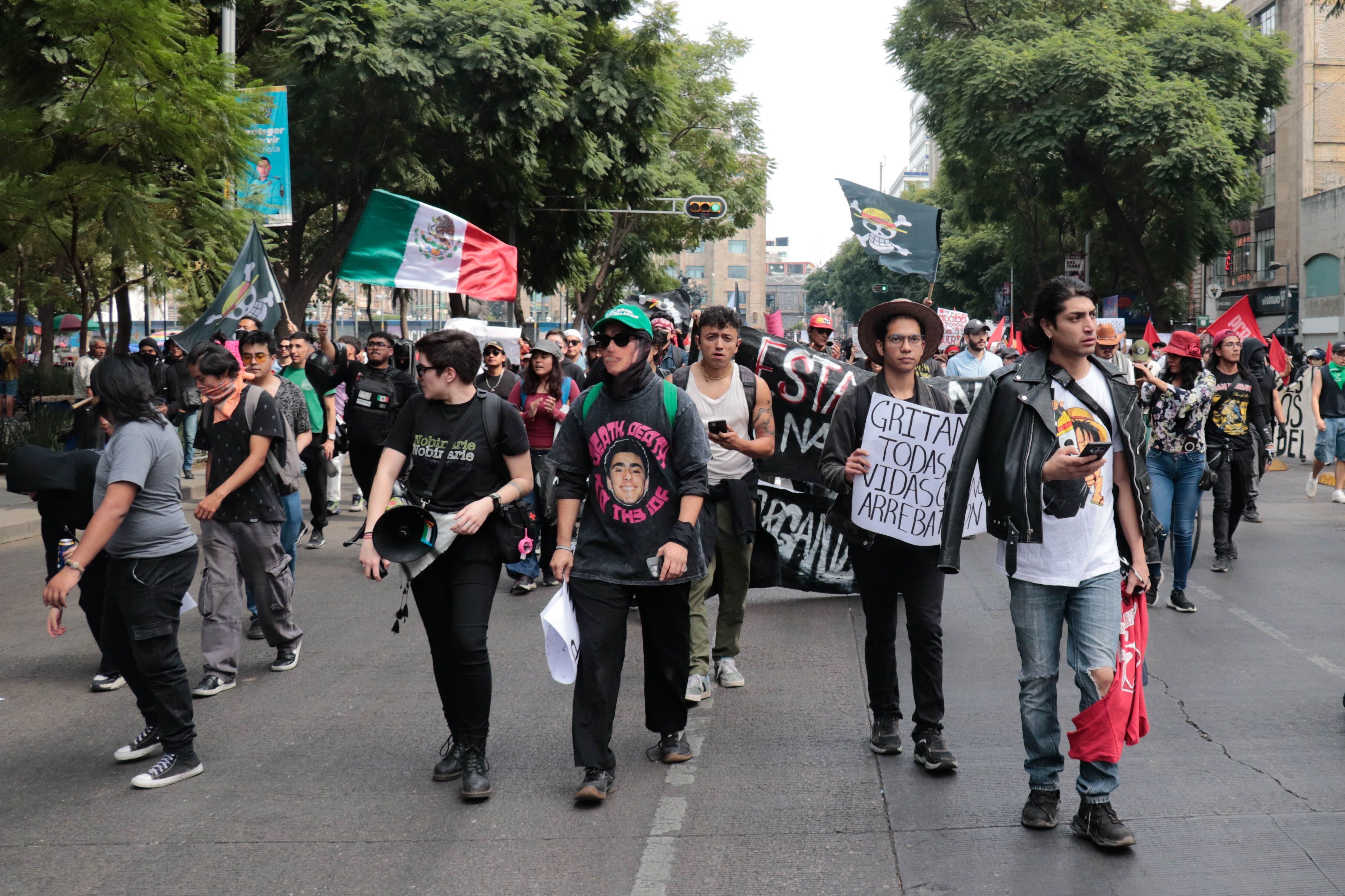 ‘Influencers’ y opositores se cuelgan en México de la etiqueta de la generación Z y de sus reclamos contra la violencia