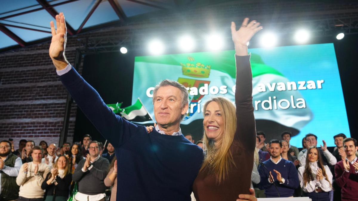 Feijóo se compromete a prolongar la vida de la central nuclear de Almaraz en Extremadura