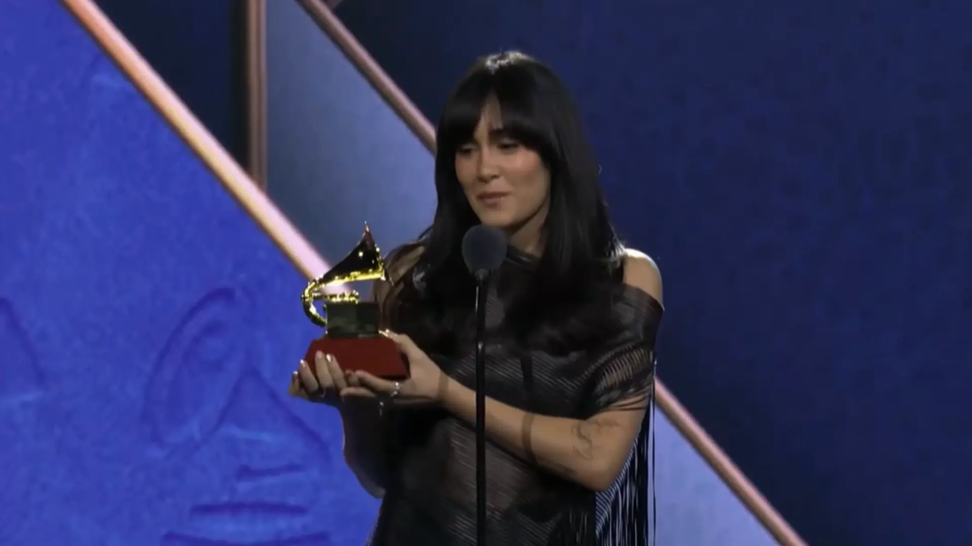 Aitana gana su primer Latin Grammy por 'Cuarto azul' y se lo dedica a Plex: "Le quiero con todo mi corazón"