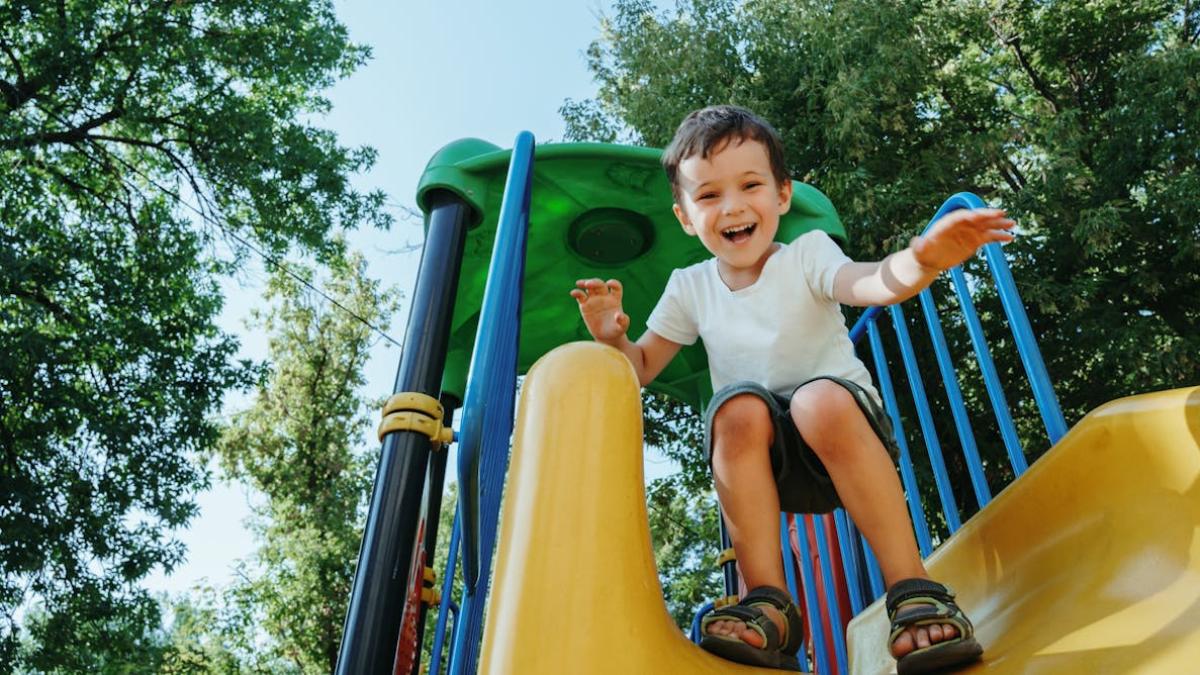 Dormir bien y moverse más: las 24 horas mágicas para niños sano