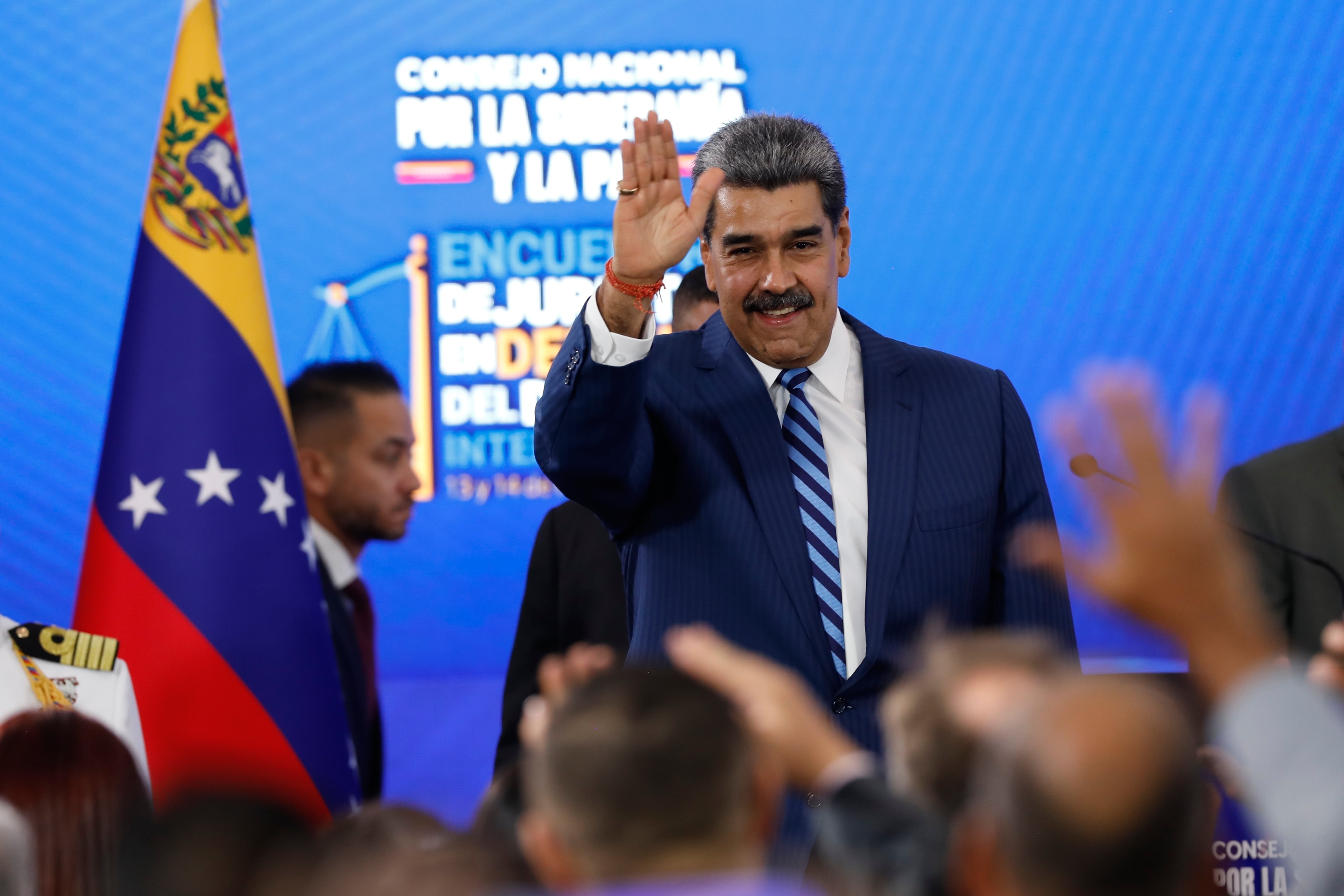 Maduro arenga a los venezolanos a defender cada centímetro de sus calles