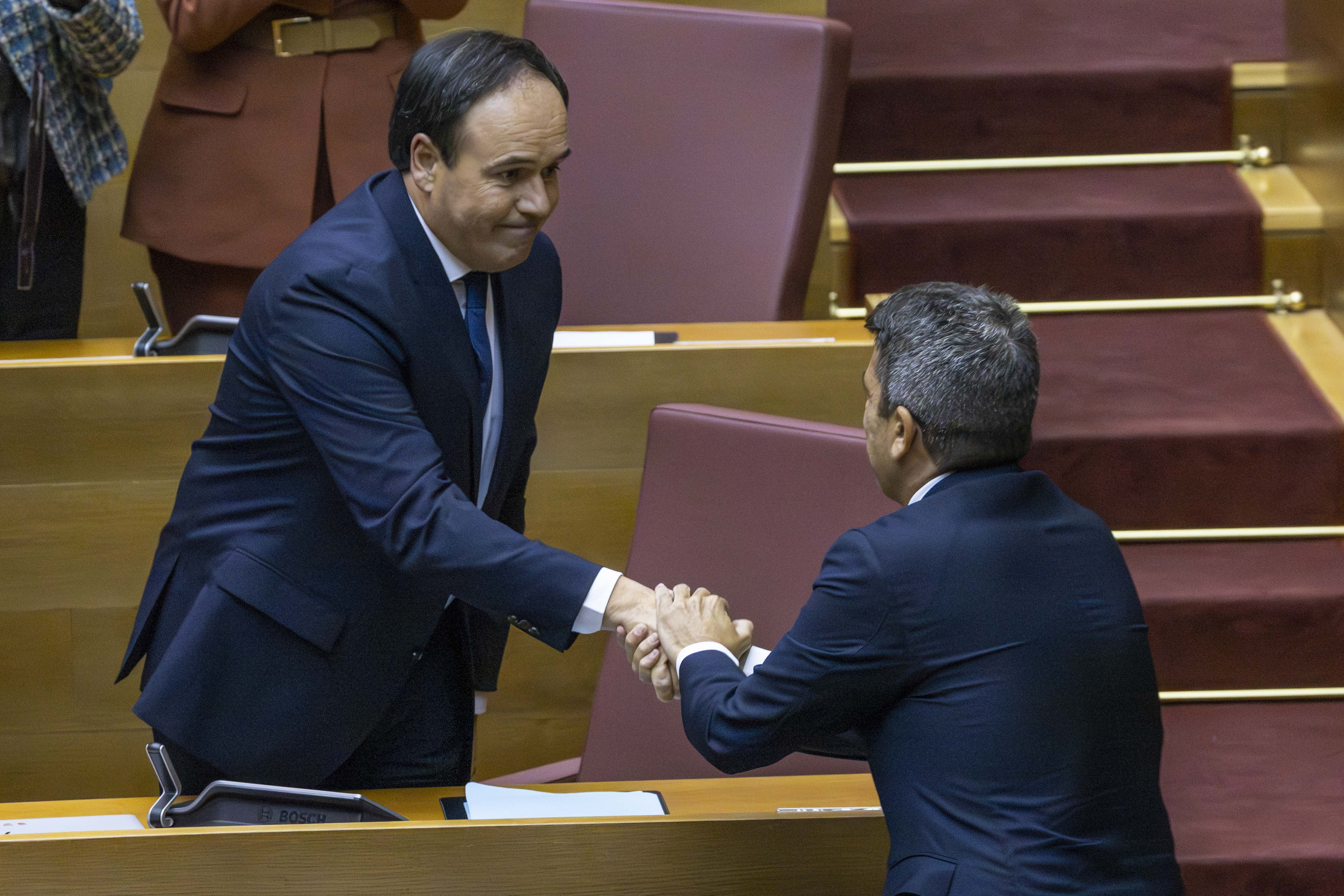 Imagen 1 de El PP exhibe su debilidad ante Vox al asumir sus políticas para evitar elecciones en Valencia