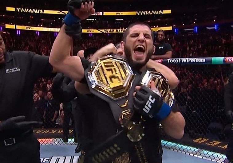 Islam Makhachev hace historia: se convierte en doble campeón y se acerca la pelea con Topuria