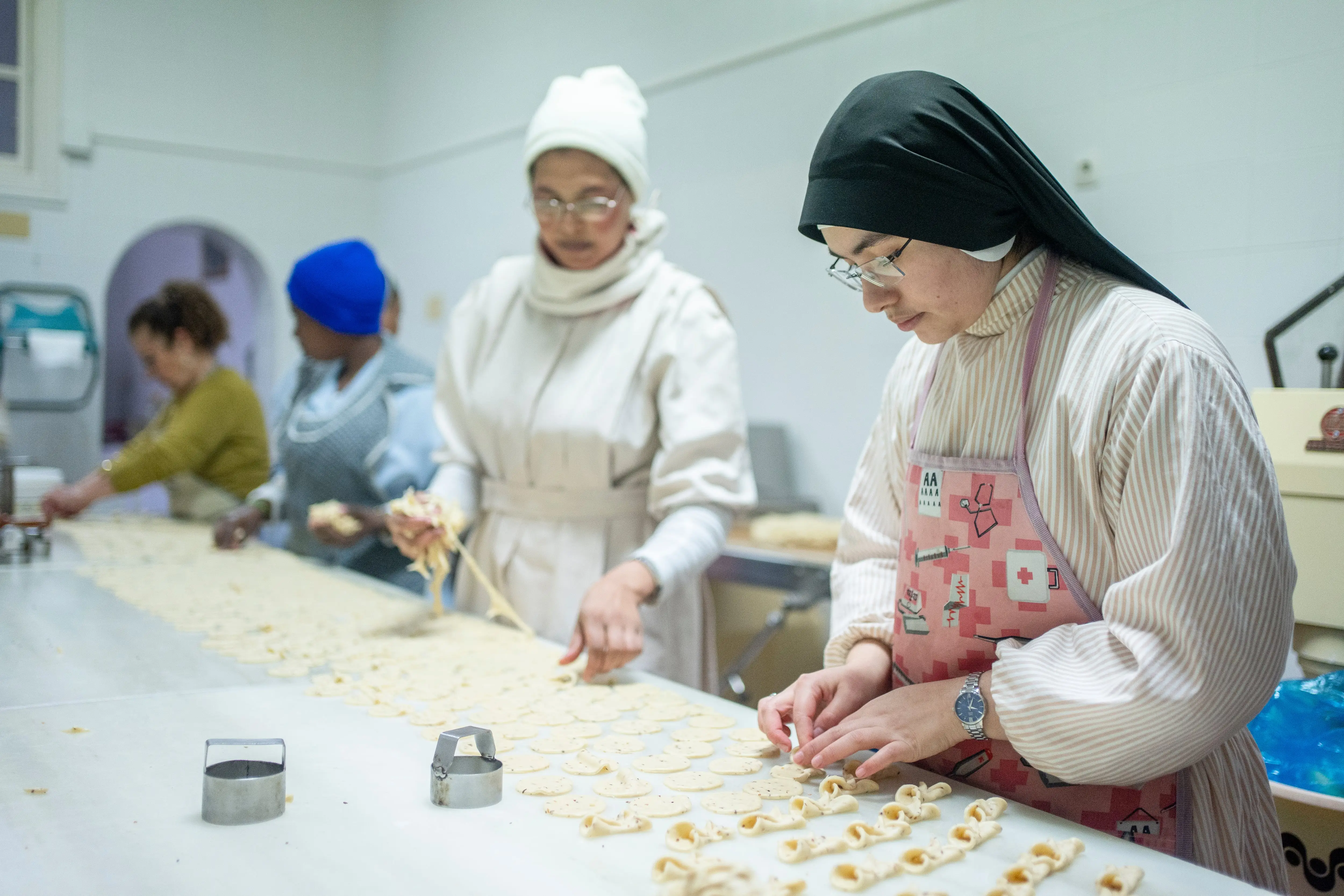 Imagen 1 de ‘Ora et labora’ a destajo: las monjas de clausura hacen su agosto en diciembre