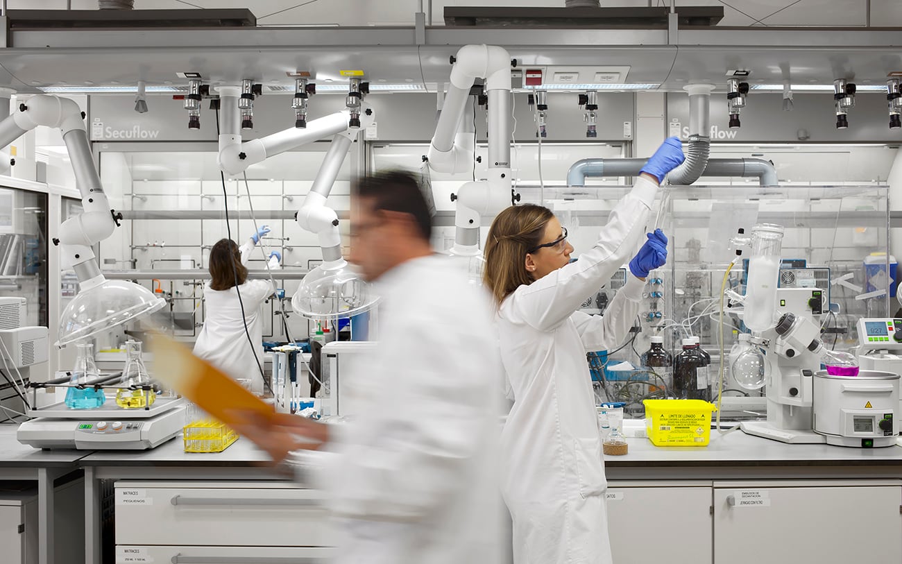 CNIO: El mayor centro de investigación del cáncer se sume en una crisis judicial meses después de cesar a sus máximos responsables