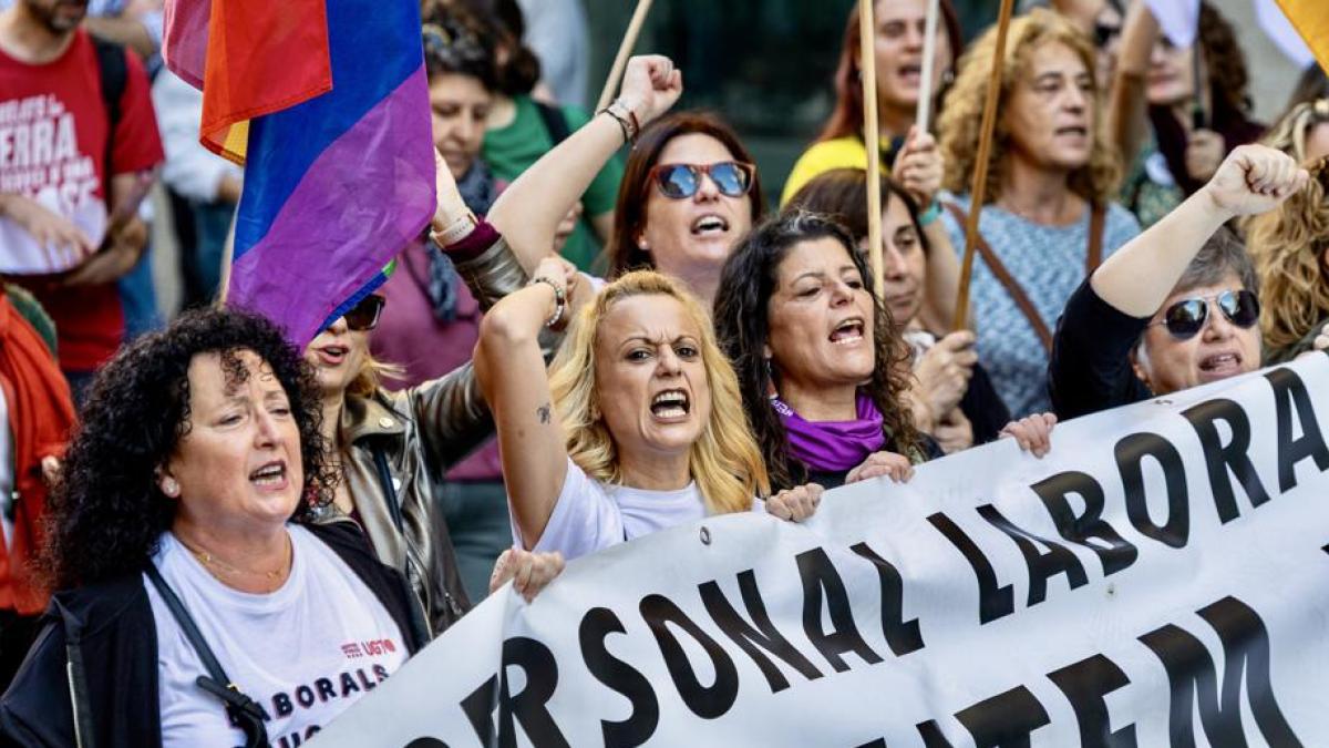Miles de profesores salen a la calle para protestar por la falta de recursos en la educación