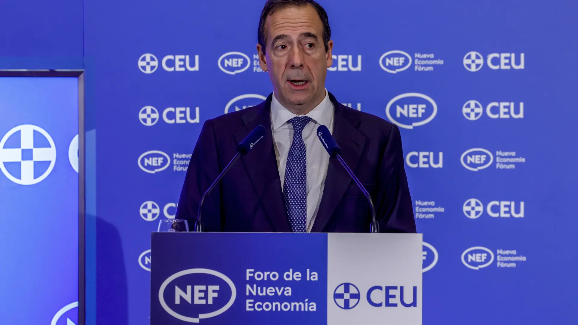 Gortázar (CaixaBank) alerta de que la falta de vivienda se puede convertir en un "problema social"