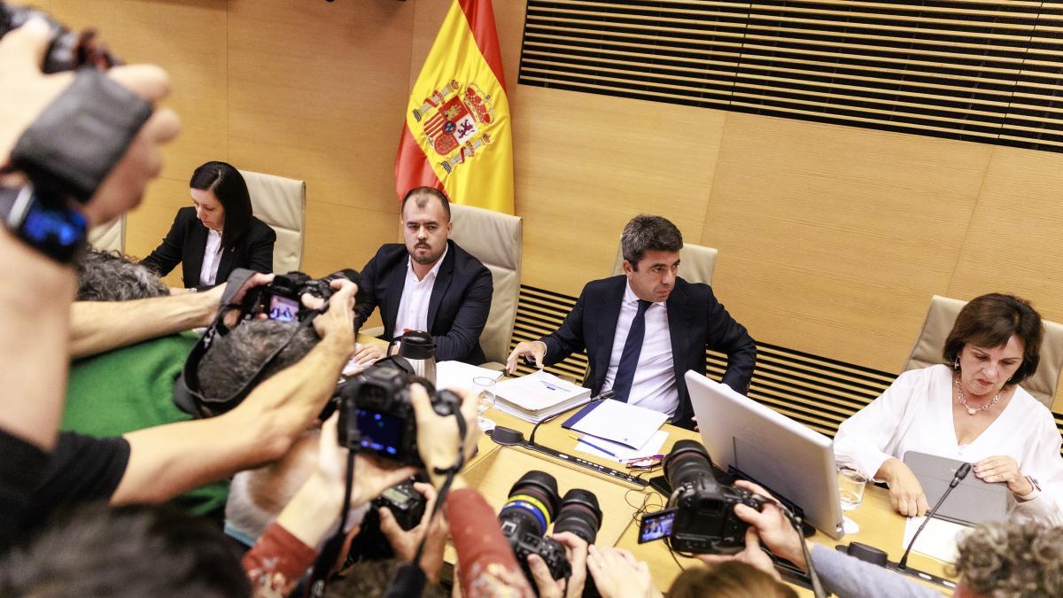 Carlos Mazón: “No cogí una llamada a Pradas porque igual llevaba el móvil en la mochila”