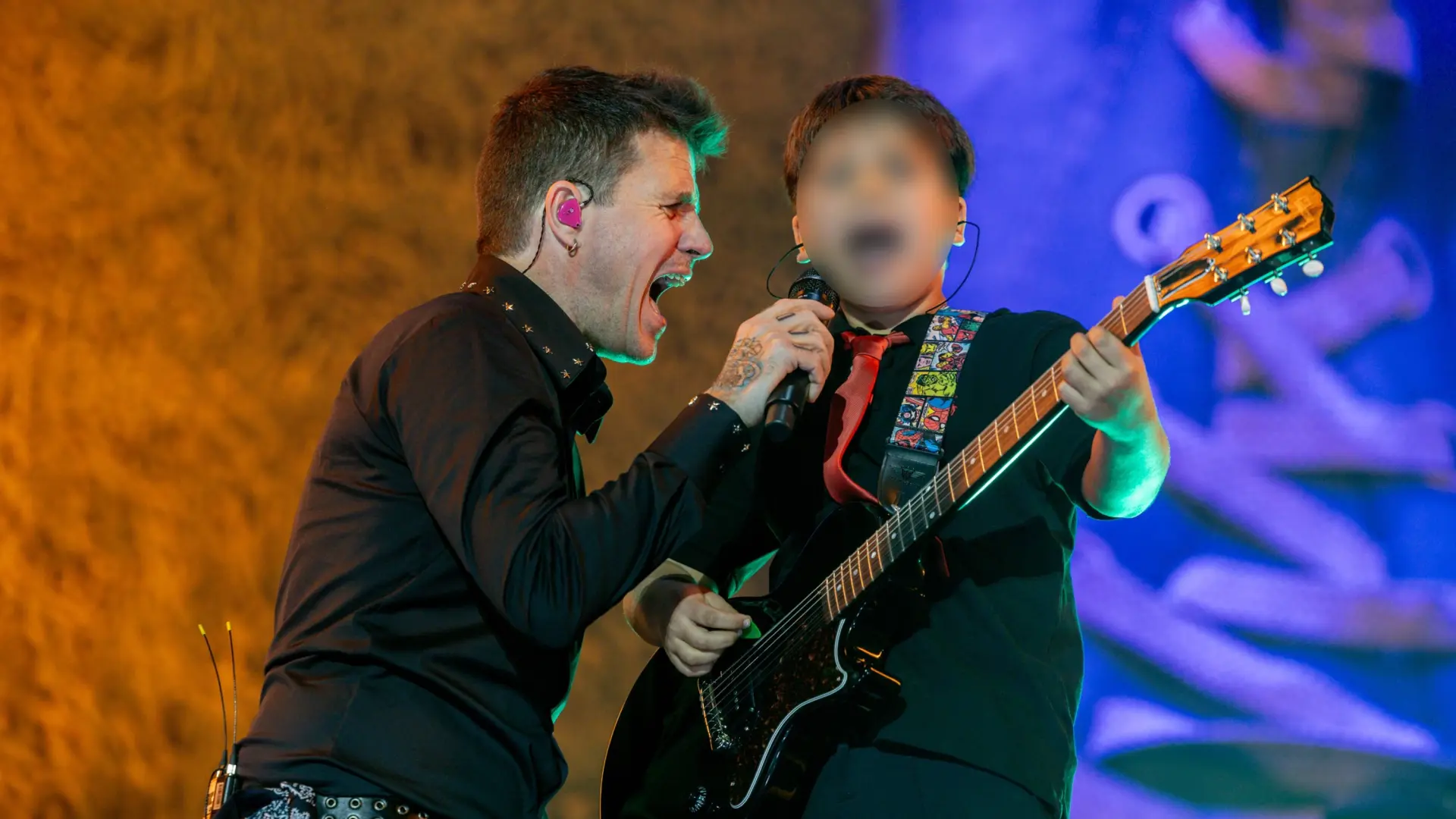 El emotivo gesto de Dani Martín en su concierto con Oli, el hijo de Rulo, cinco meses después de la muerte de su hermano pequeño