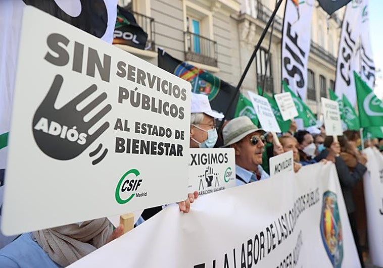 El Gobierno ofrece a los funcionarios negociar un plan de choque para aumentar la plantilla