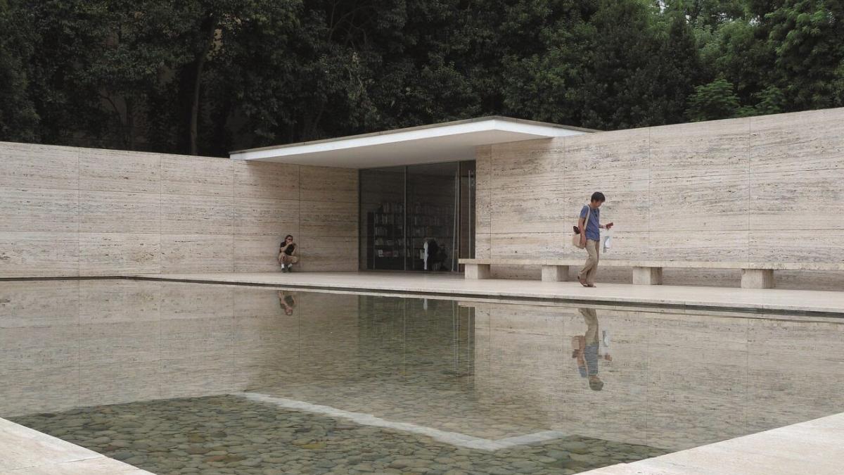 ¿Qué es el maximalismo? La tendencia que ensalza el disco 'Lux' de Rosalía y que cada vez tiene más impacto en el mundo de la tecnología, el diseño y la moda