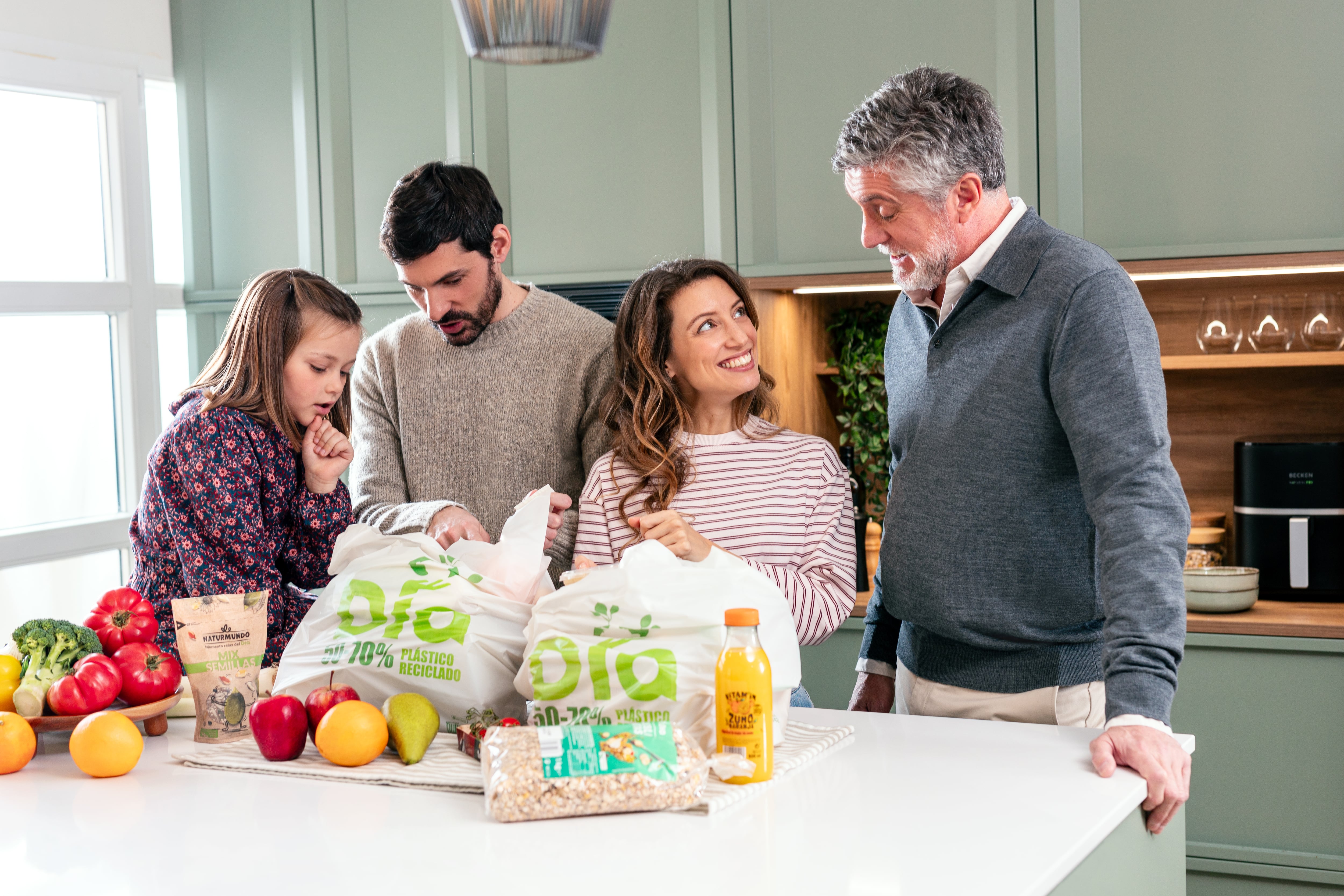 Así se preparan los consumidores para ahorrar en su cesta de la compra navideña