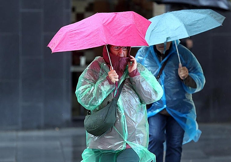 La Aemet lanza avisos naranjas y señala bajada de temperatura en varias zonas de España