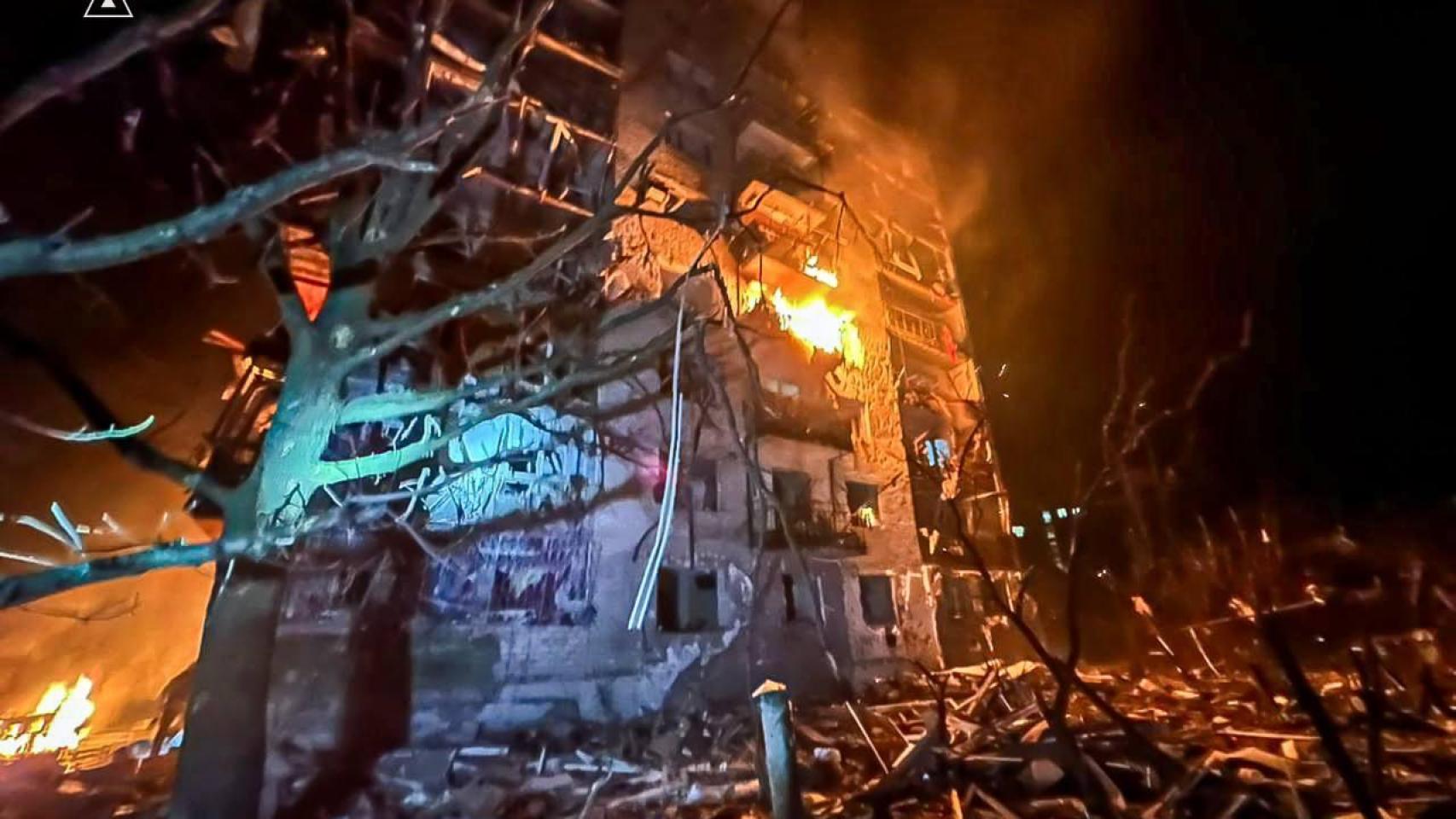 Tres muertos y 10 heridos, 3 de ellos niños, en un ataque ruso con misiles contra viviendas y una guardería en Járkov