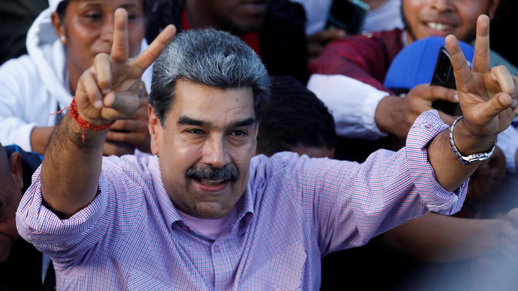 Maduro insta a negociar "cara a cara" a un Trump que se abre al diálogo pero que no descarta enviar tropas a Venezuela