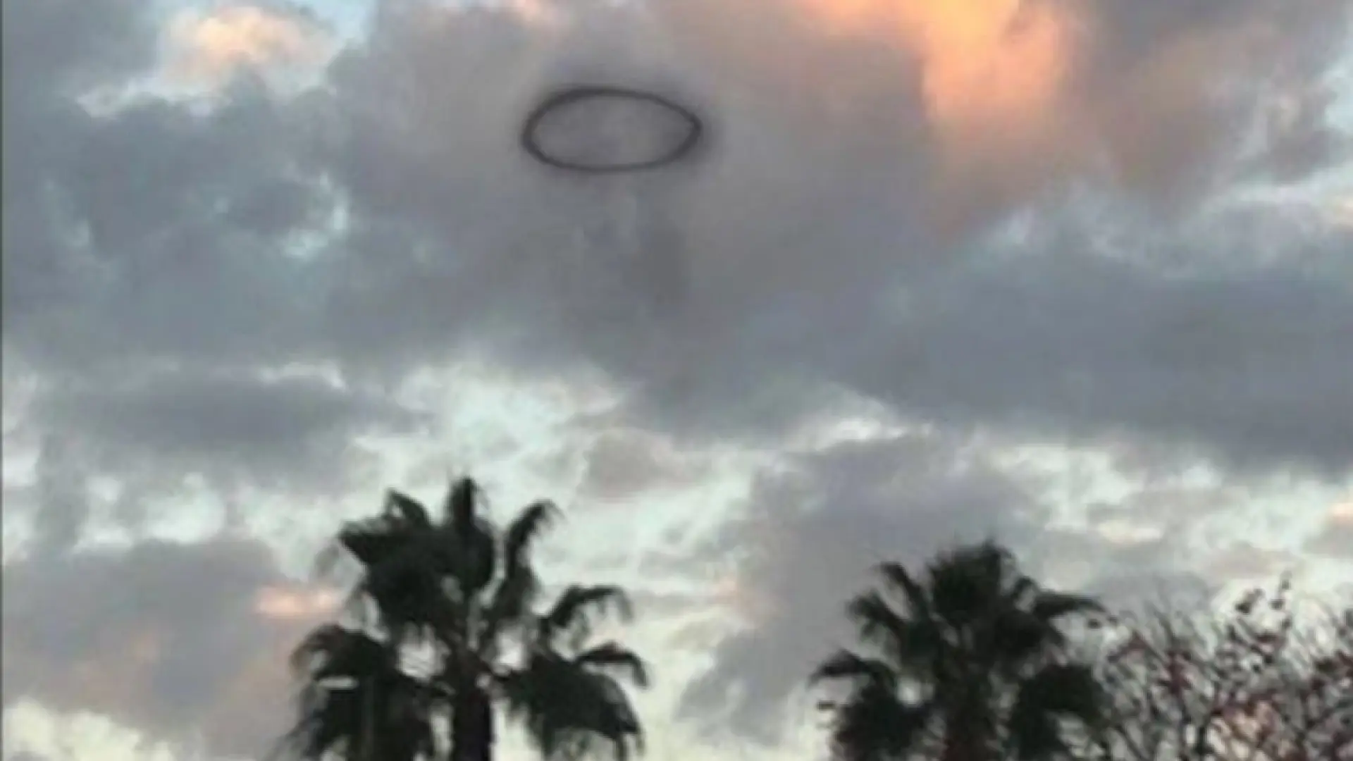 Un misterioso anillo negro, avistado sobre Disneyland: "Los extraterrestres saben cuál es el lugar más feliz"