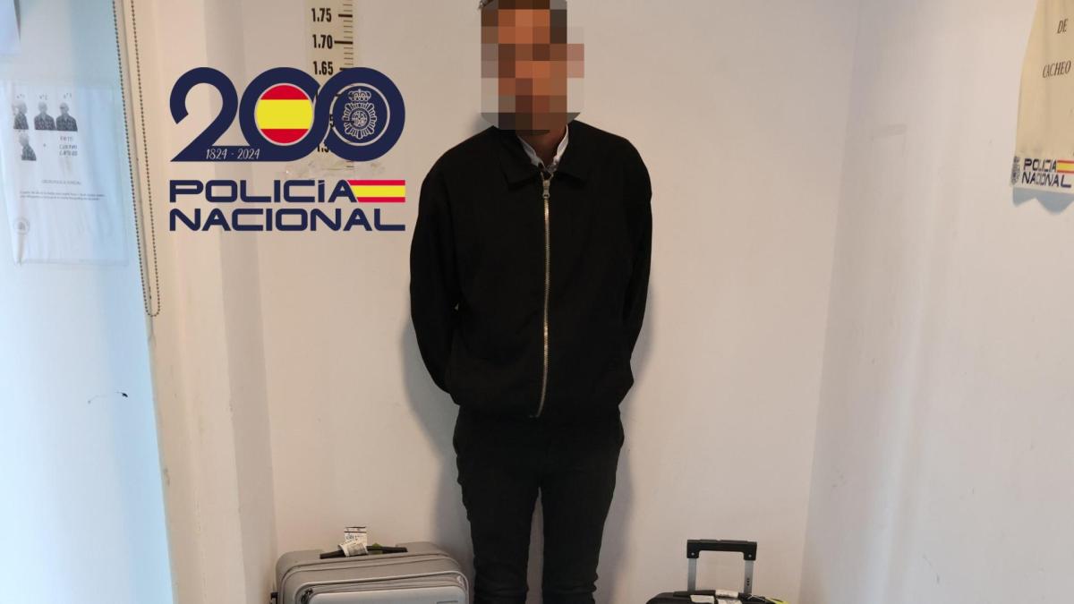 Detenido un pasajero en un “vuelo caliente” que llevaba más de 14 kg de cocaína en su maleta