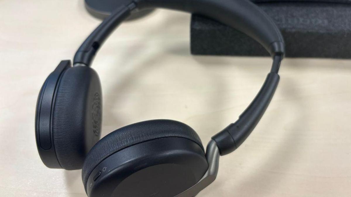 Jabra Evolve2 65 Flex: análisis completo, opiniones y prueba en oficina real