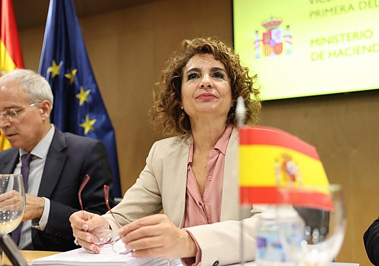 Montero deja en el aire dar a Andalucía los 4.000 millones que ella reclamaba al PP cuando era consejera
