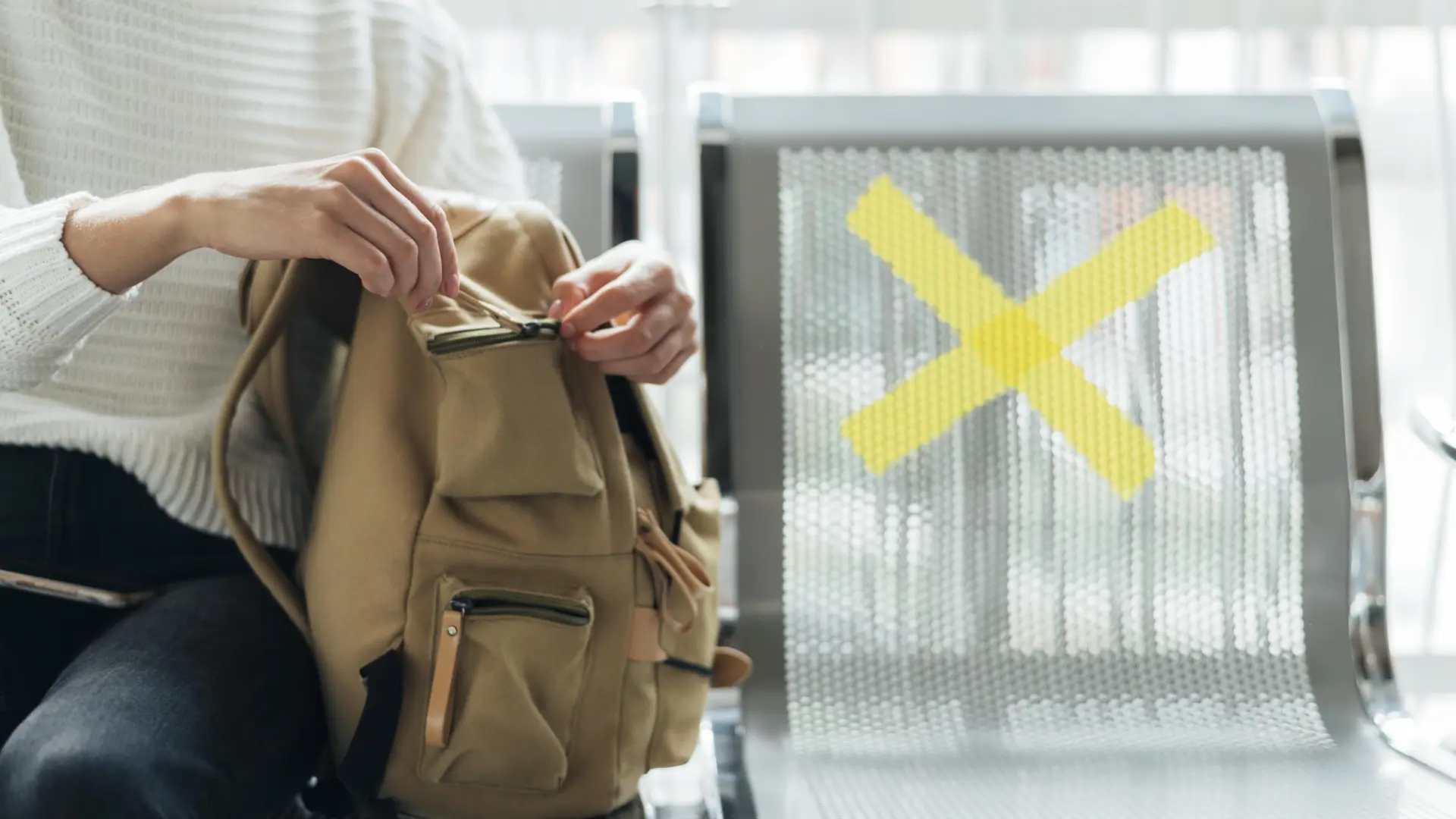 Mochilas de viaje por menos de 20 euros: la solución para no pagar más en los aviones