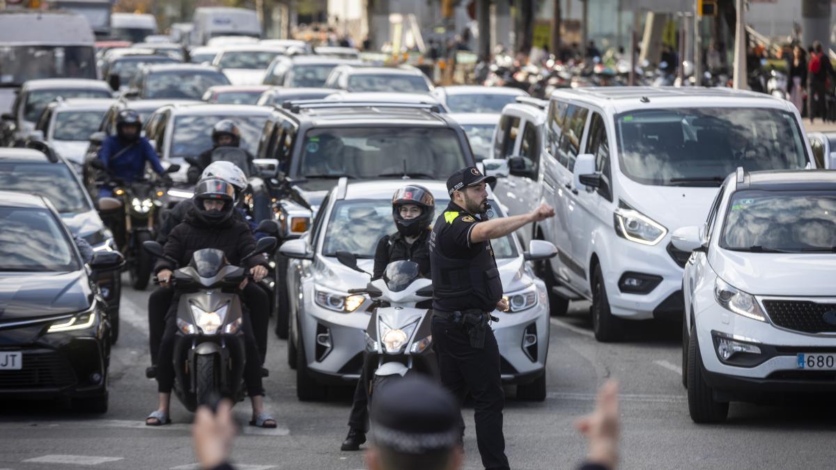 Barcelona reforzará los puntos donde dos menores murieron atropelladas por un bus
