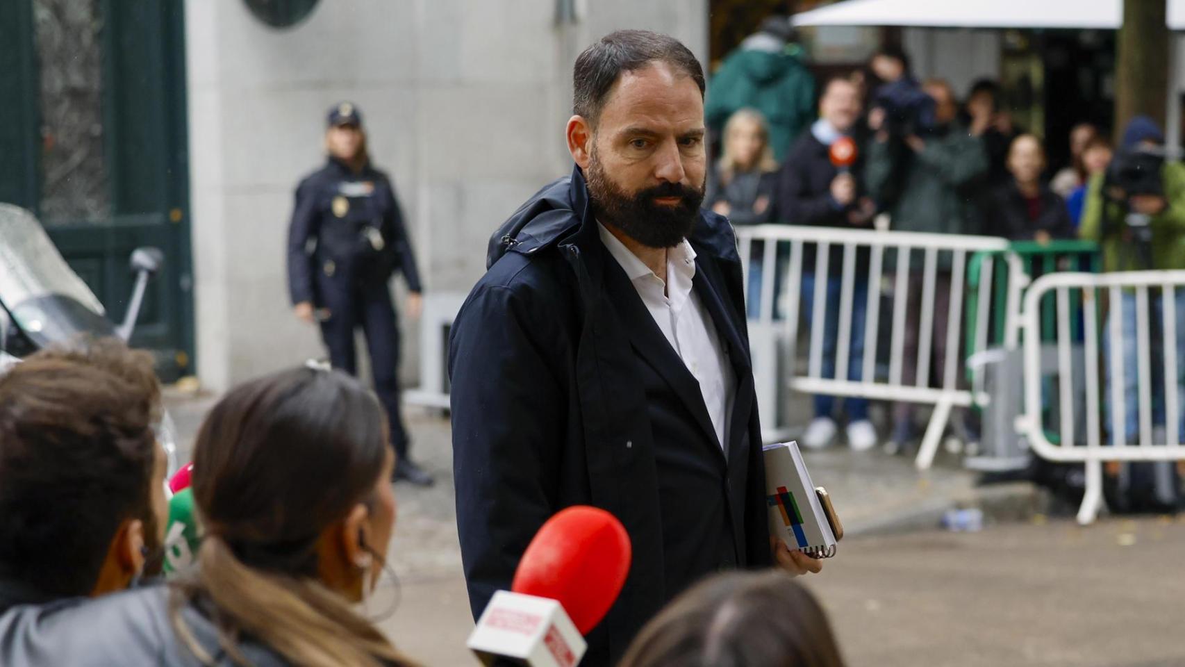 El juez no ve qué "sentido" tenía pagar en sobres sin control: el exgerente dice que lo hacía "con toda la Ejecutiva" del PSOE