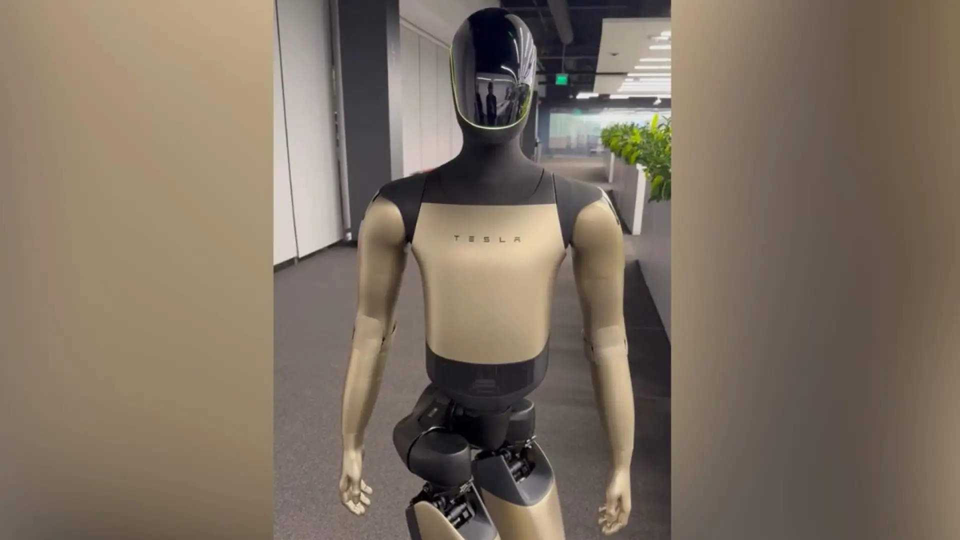Este vídeo muestra cómo responde y se mueve el robot humanoide Optimus con la IA Grok integrada