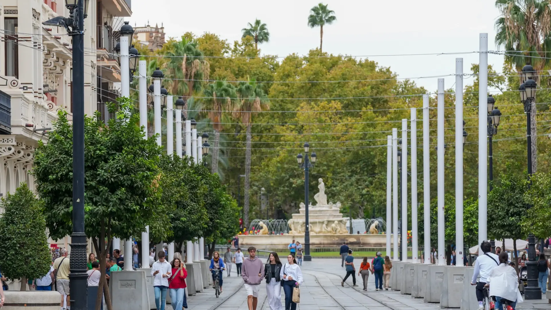 Sevilla espera iniciar la reordenación de la Avenida de la Constitución "después de Navidad"