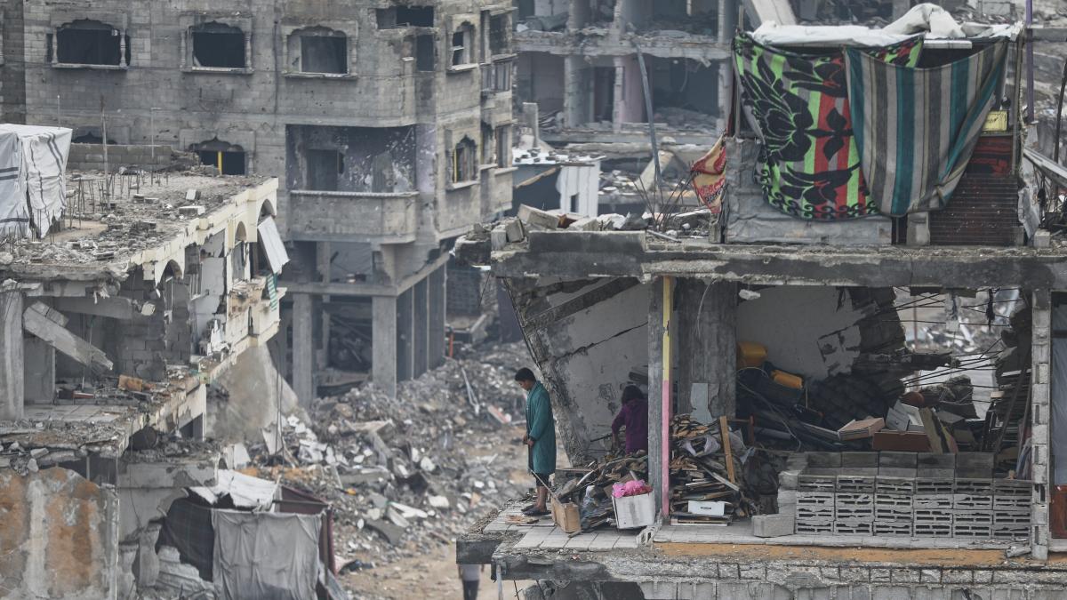 Israel bombardea por tierra, mar y aire el norte y el sur de Gaza pese al alto el fuego aún vigente