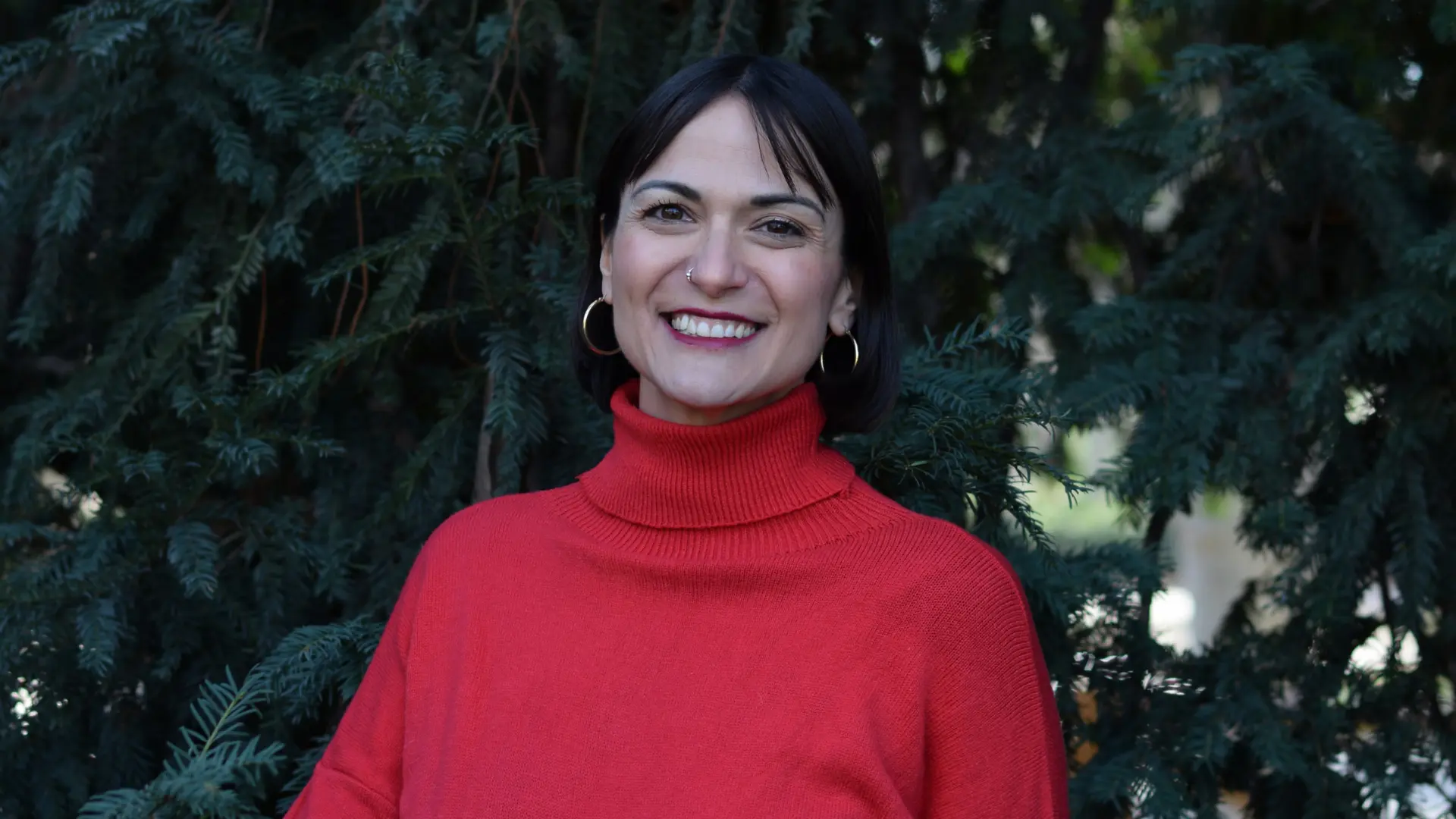 Ana León, psicóloga: "Muchas personas viven desconectadas de sus necesidades reales guiadas por la exigencia, la culpa o el miedo"