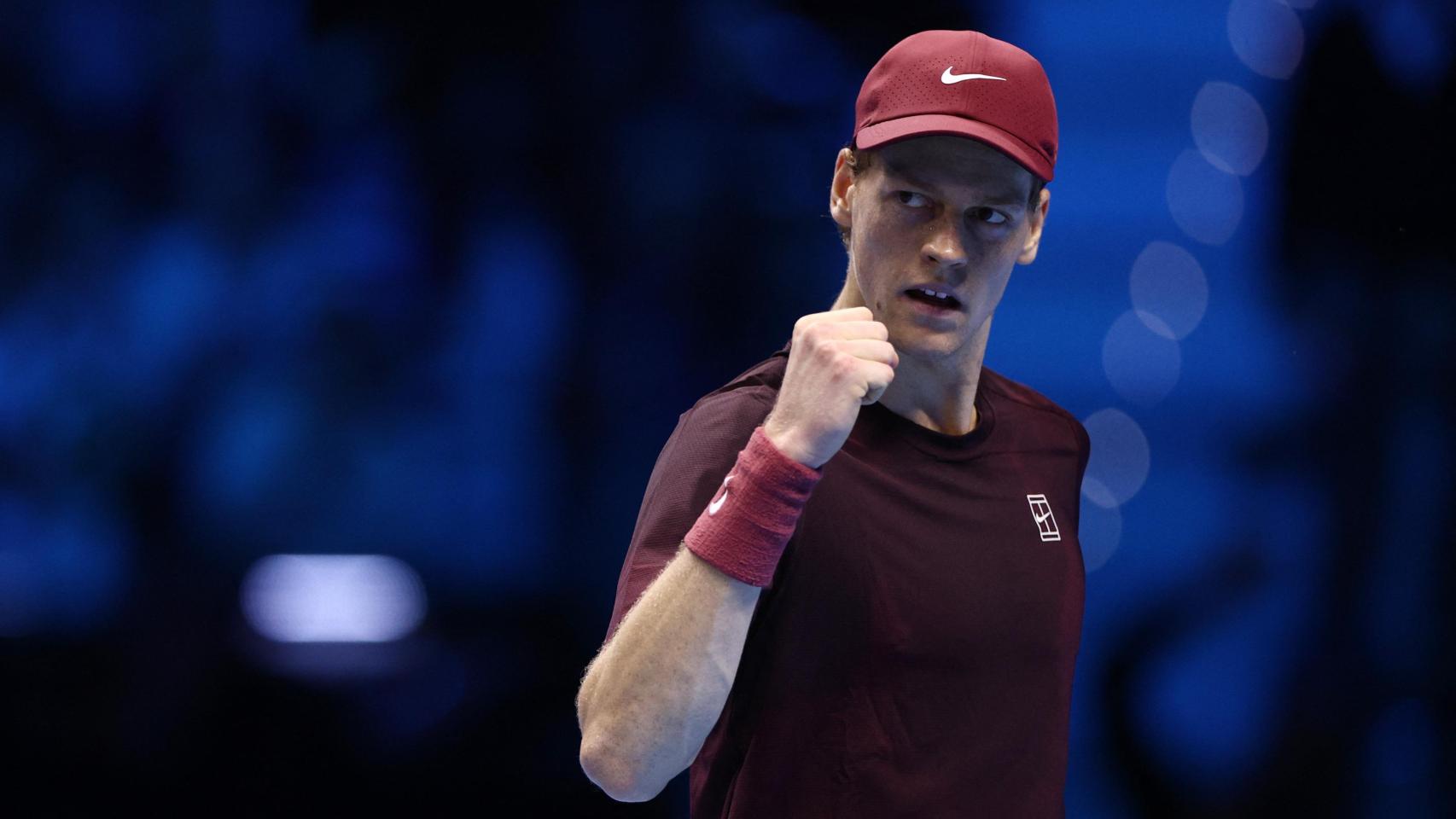 Alcaraz sucumbe ante la perfección de Sinner y se queda a las puertas de las ATP Finals